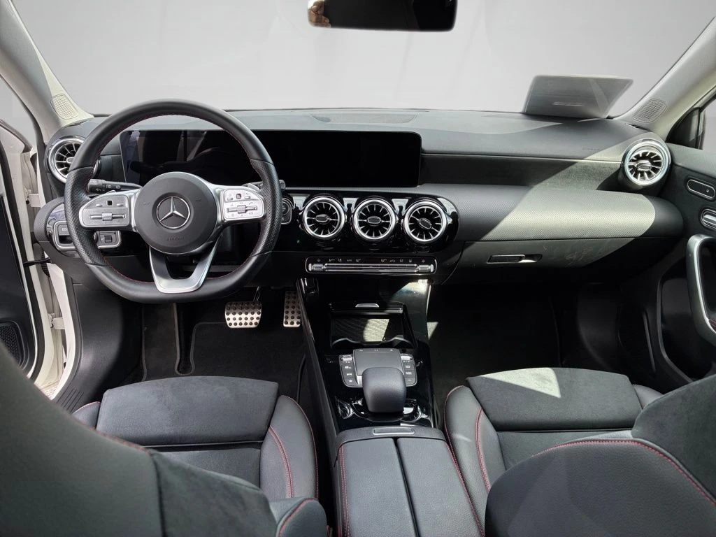 Mercedes-Benz-A-Klasse 250-image-11