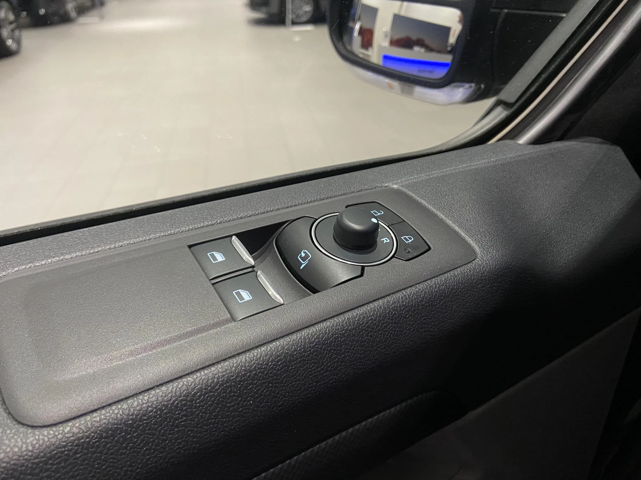 Ford-E-Transit Custom-image-21