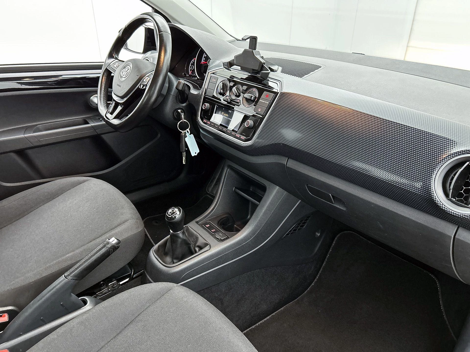 Volkswagen-up!-image-17