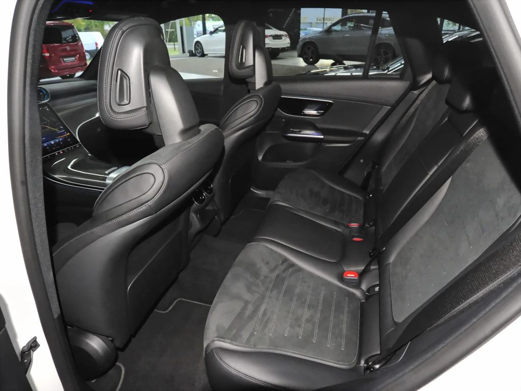 Mercedes-Benz-GLC 300 d-image-13