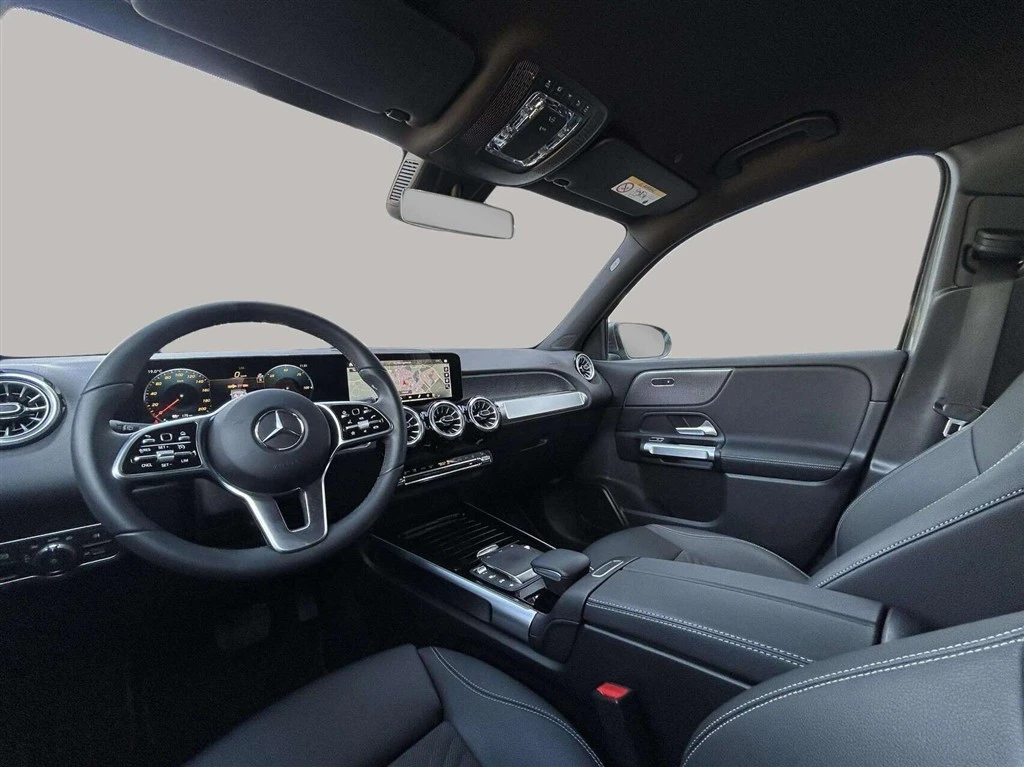 Mercedes-Benz-EQB-image-11