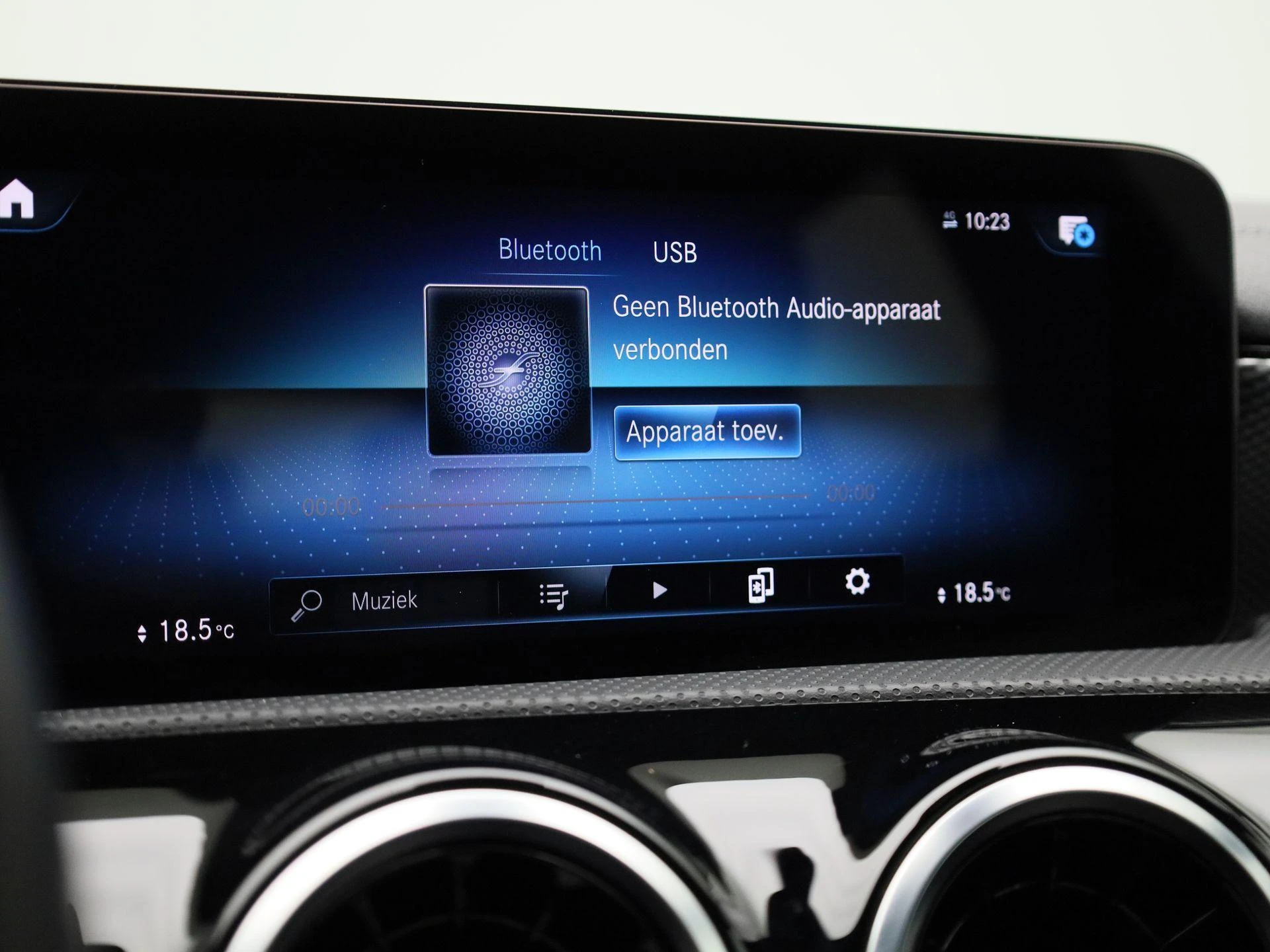Mercedes-Benz-CLA-image-30