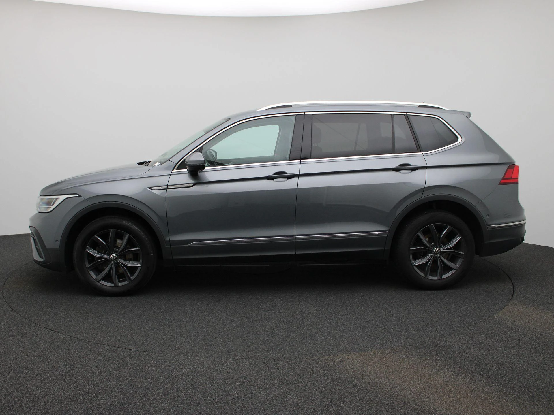 Volkswagen-Tiguan Allspace-image-3