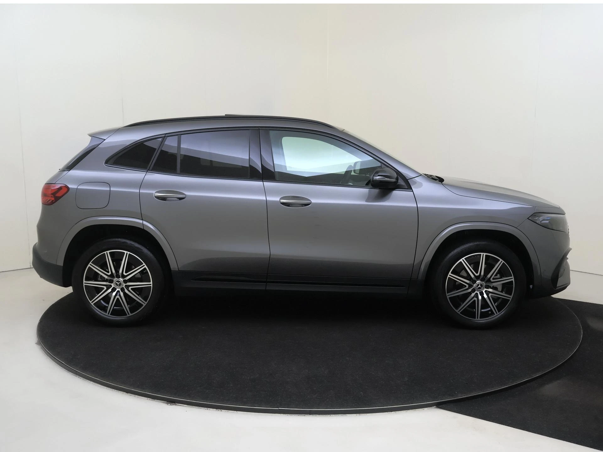 Mercedes-Benz-EQA-image-8