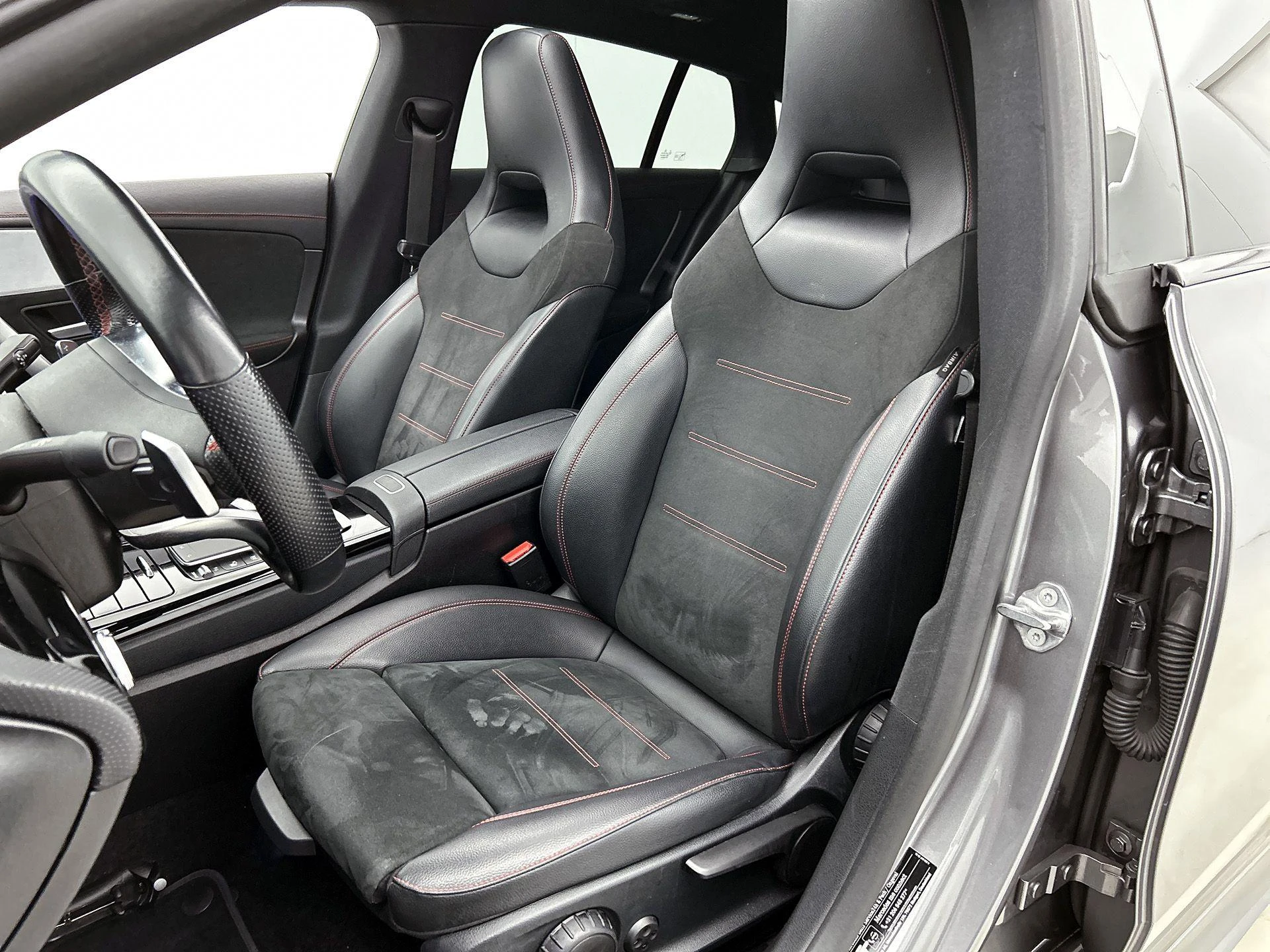 Mercedes-Benz-CLA-image-43
