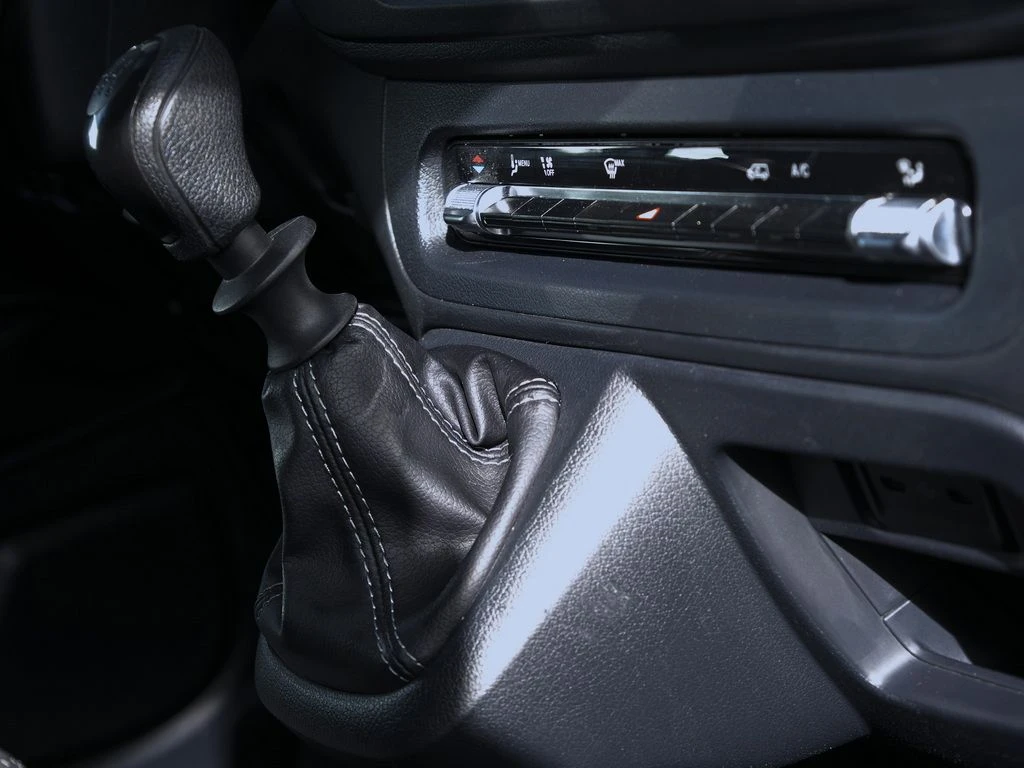 Mercedes-Benz-Vito 116-image-10
