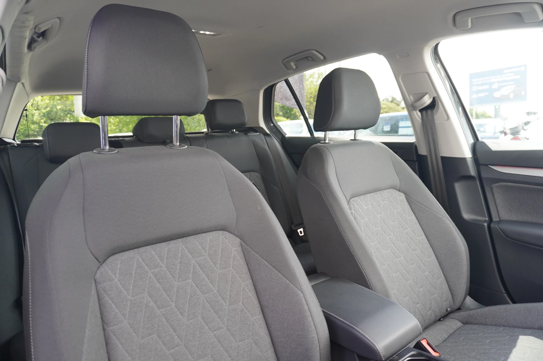 Volkswagen-Golf-image-8
