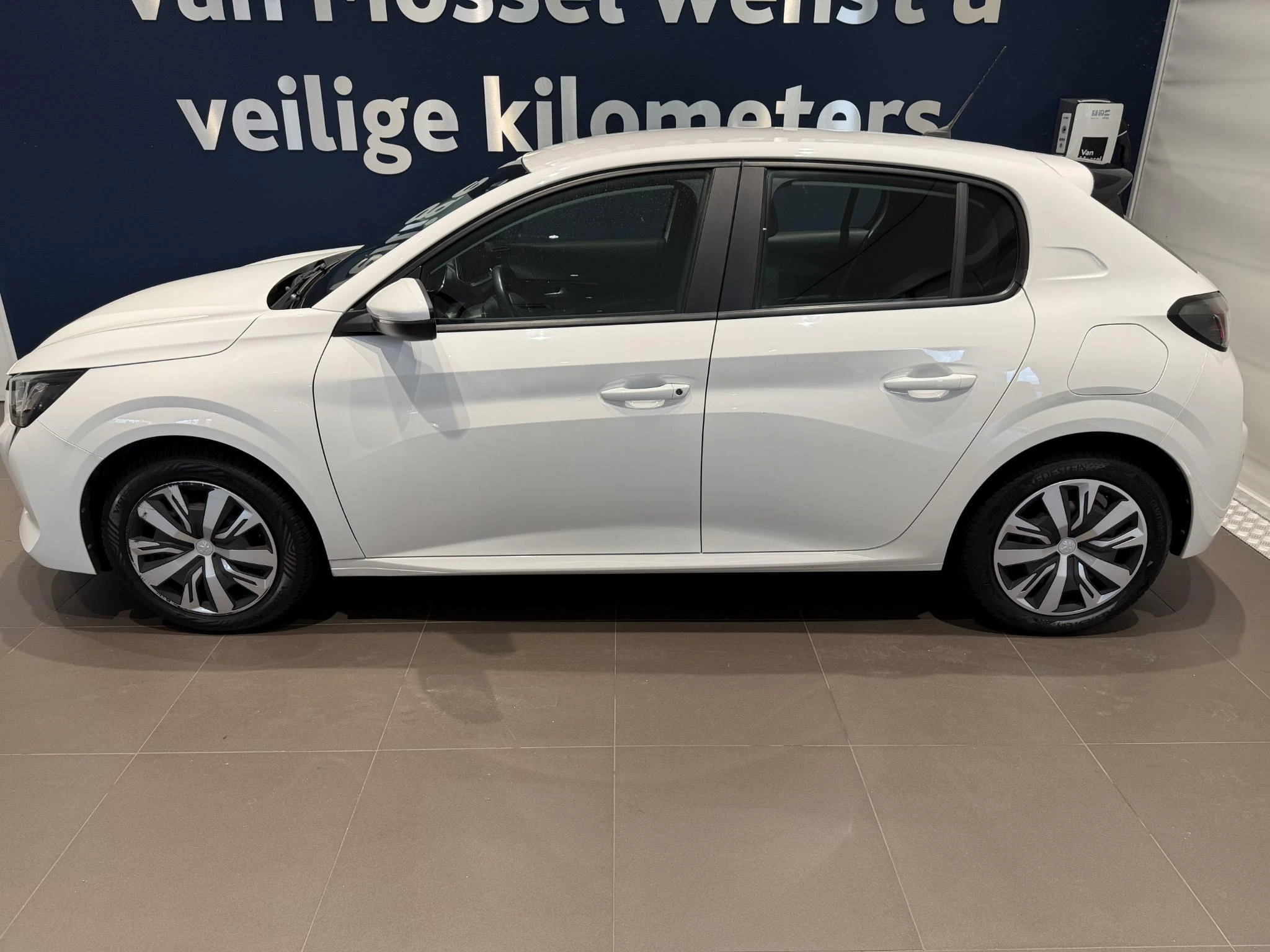Peugeot-208-image-2