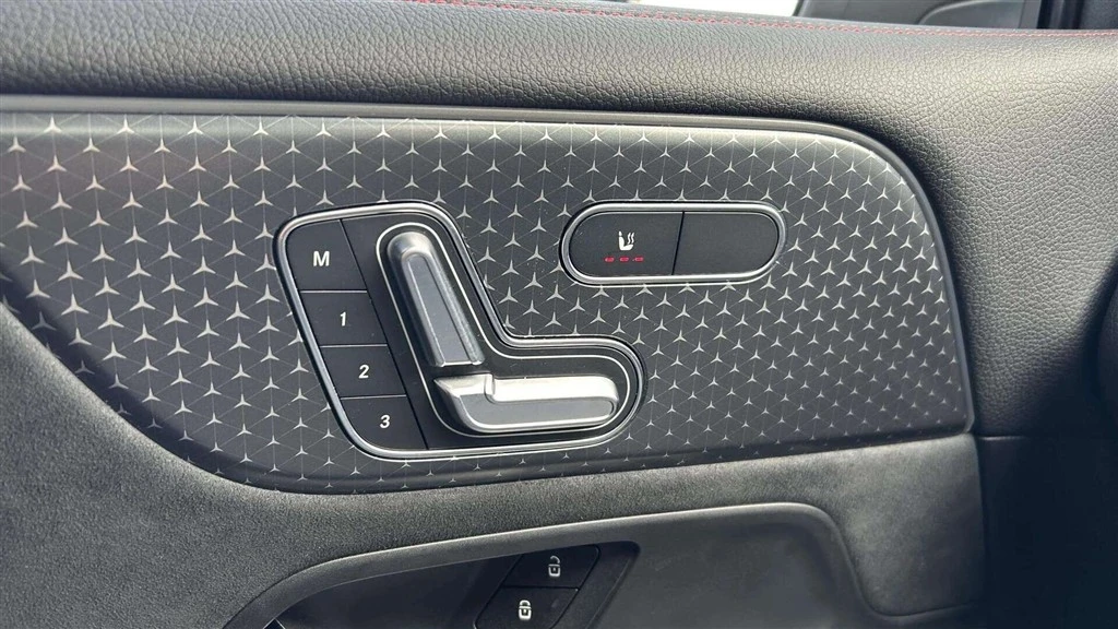 Mercedes-Benz-EQB-image-10
