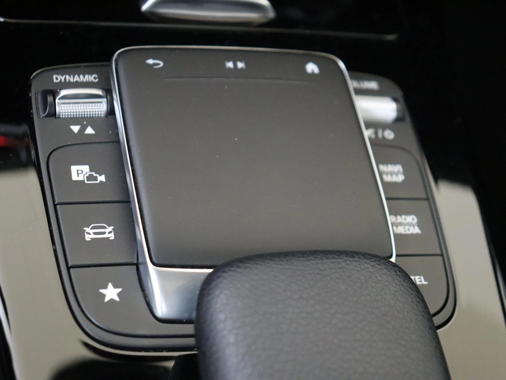 Mercedes-Benz-CLA-image-19