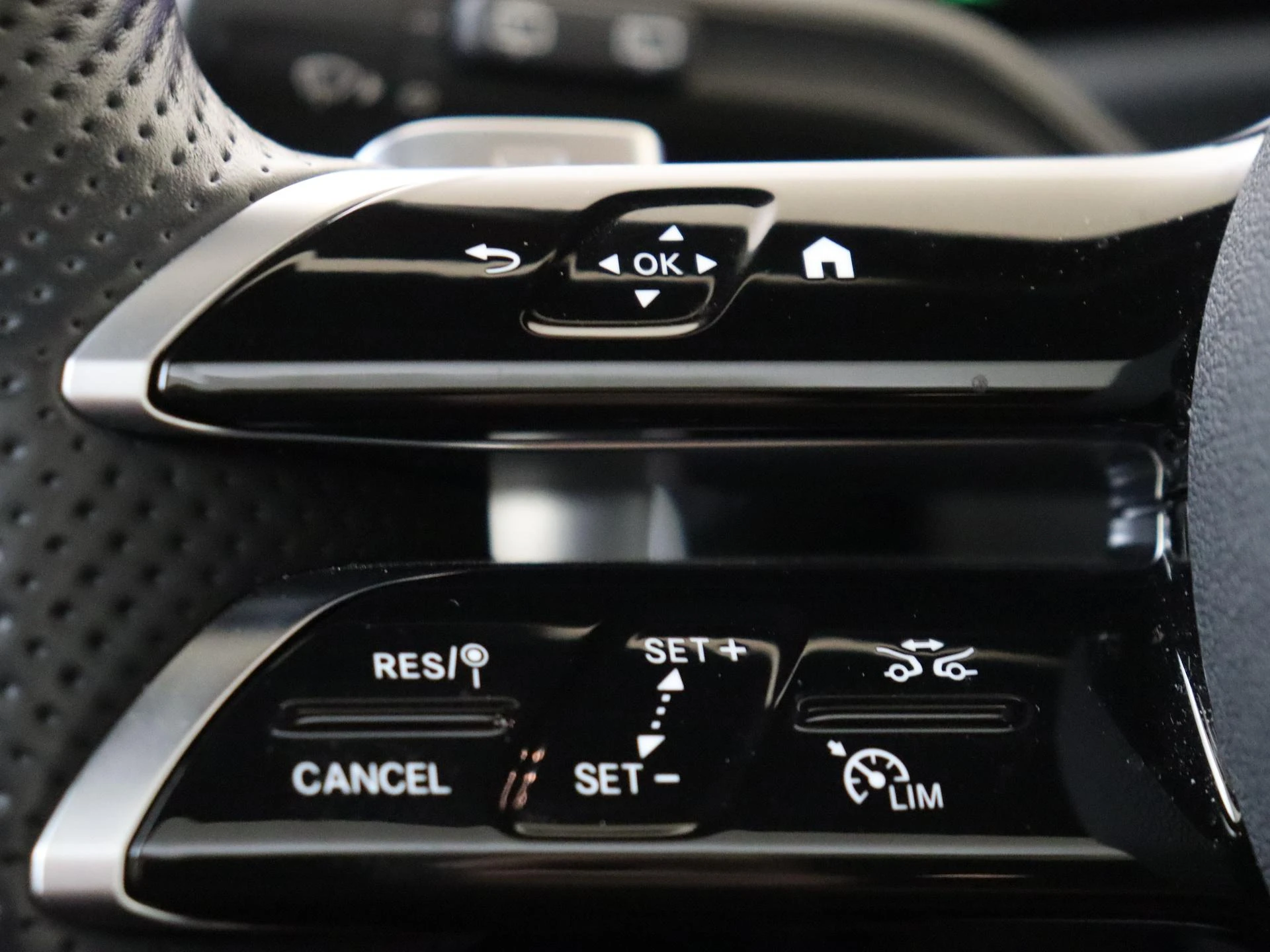 Mercedes-Benz-A-Klasse-image-11
