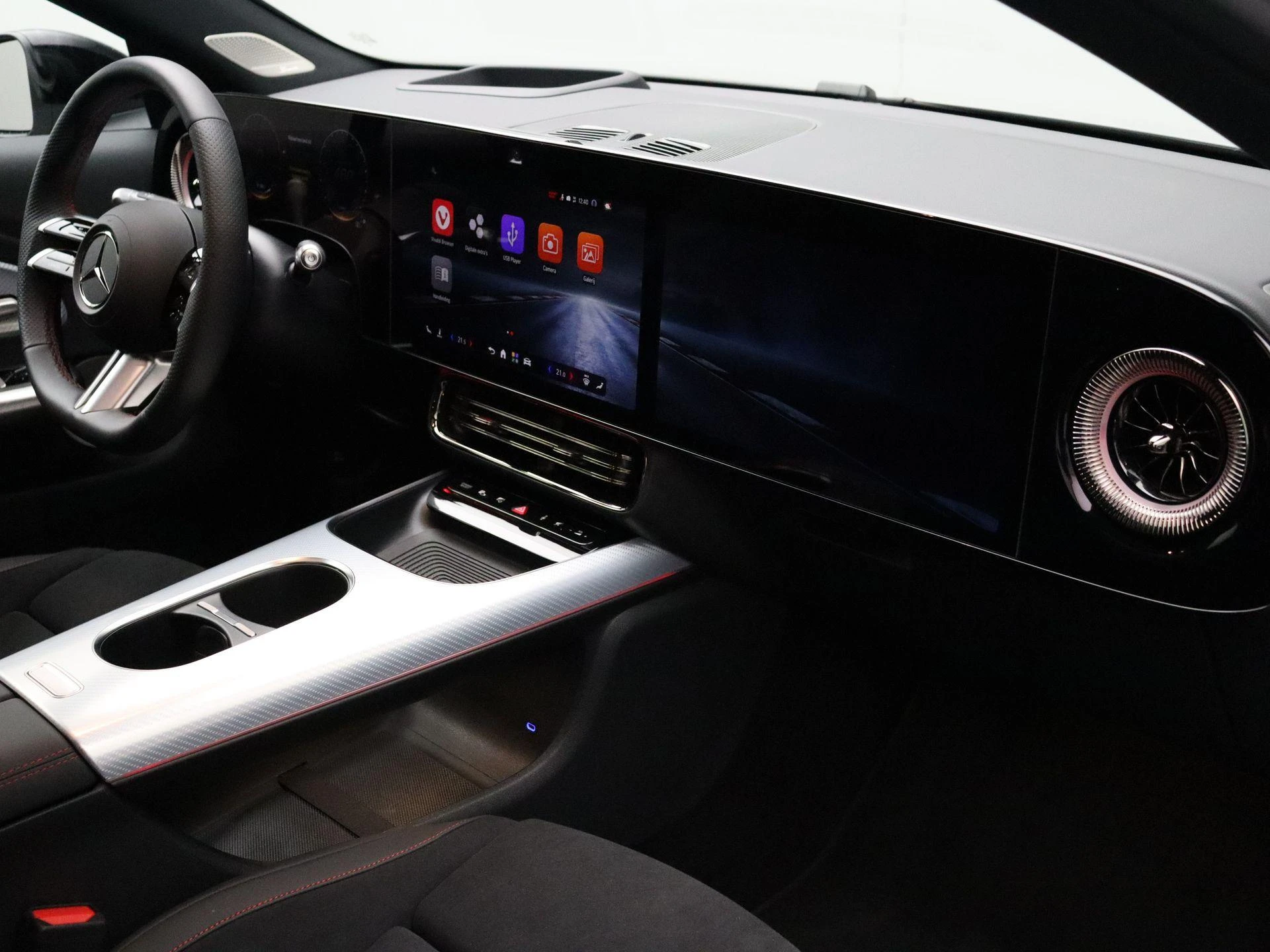 Mercedes-Benz-CLA-image-28