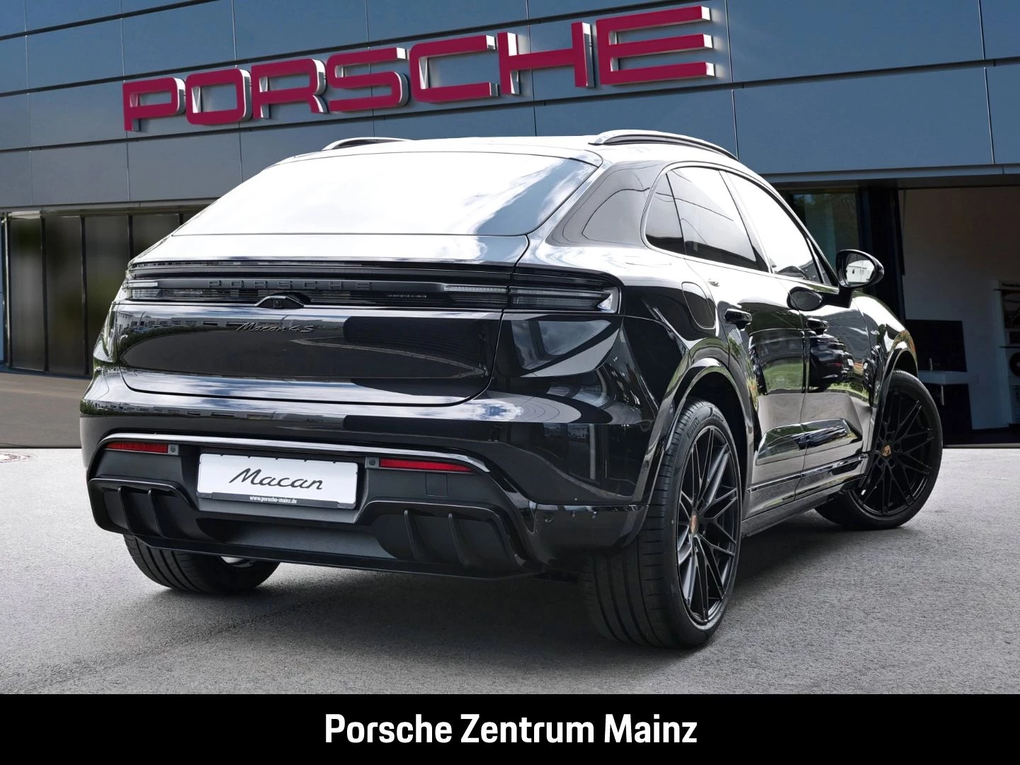 Porsche-Macan-image-2