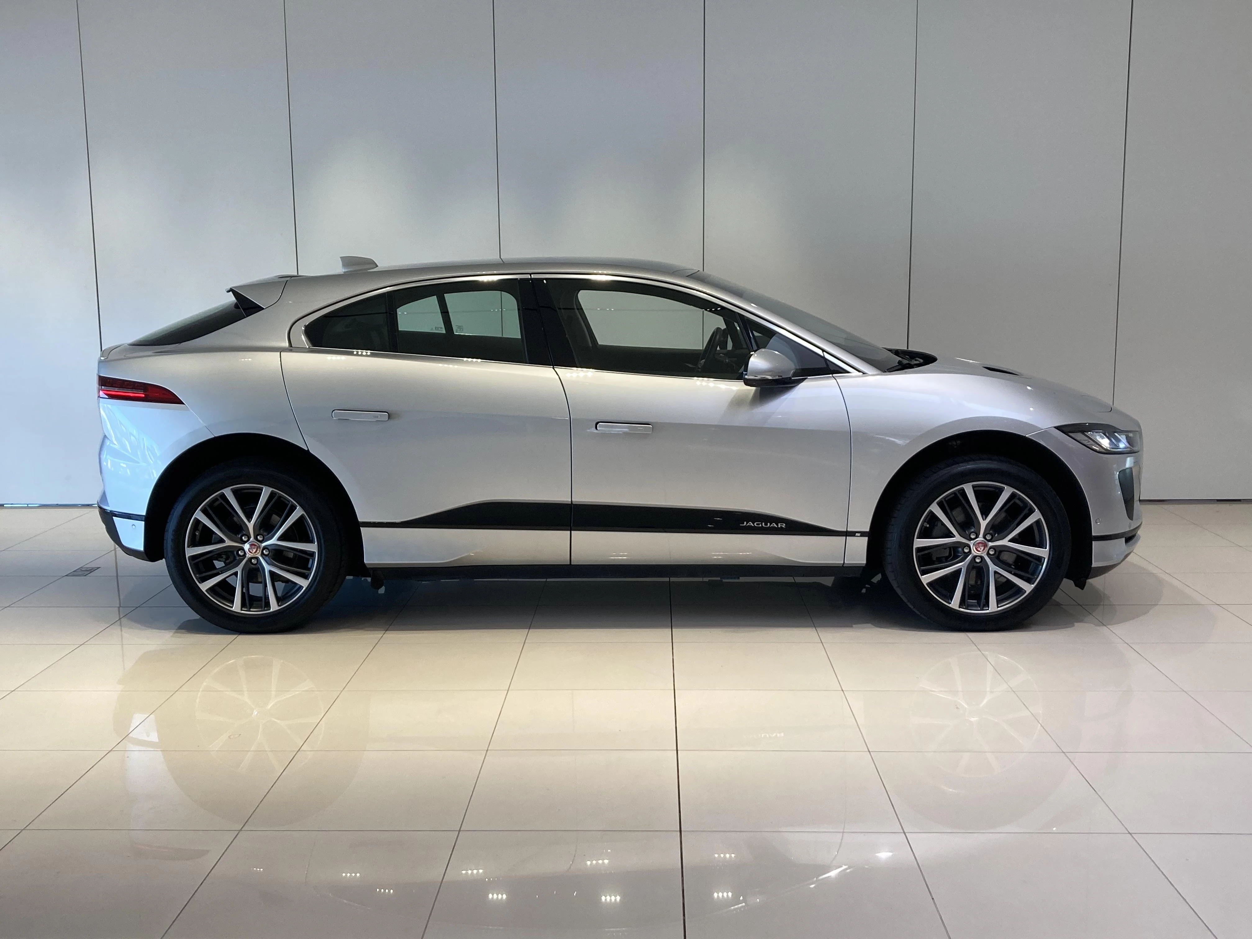 Jaguar-I-PACE-image-5