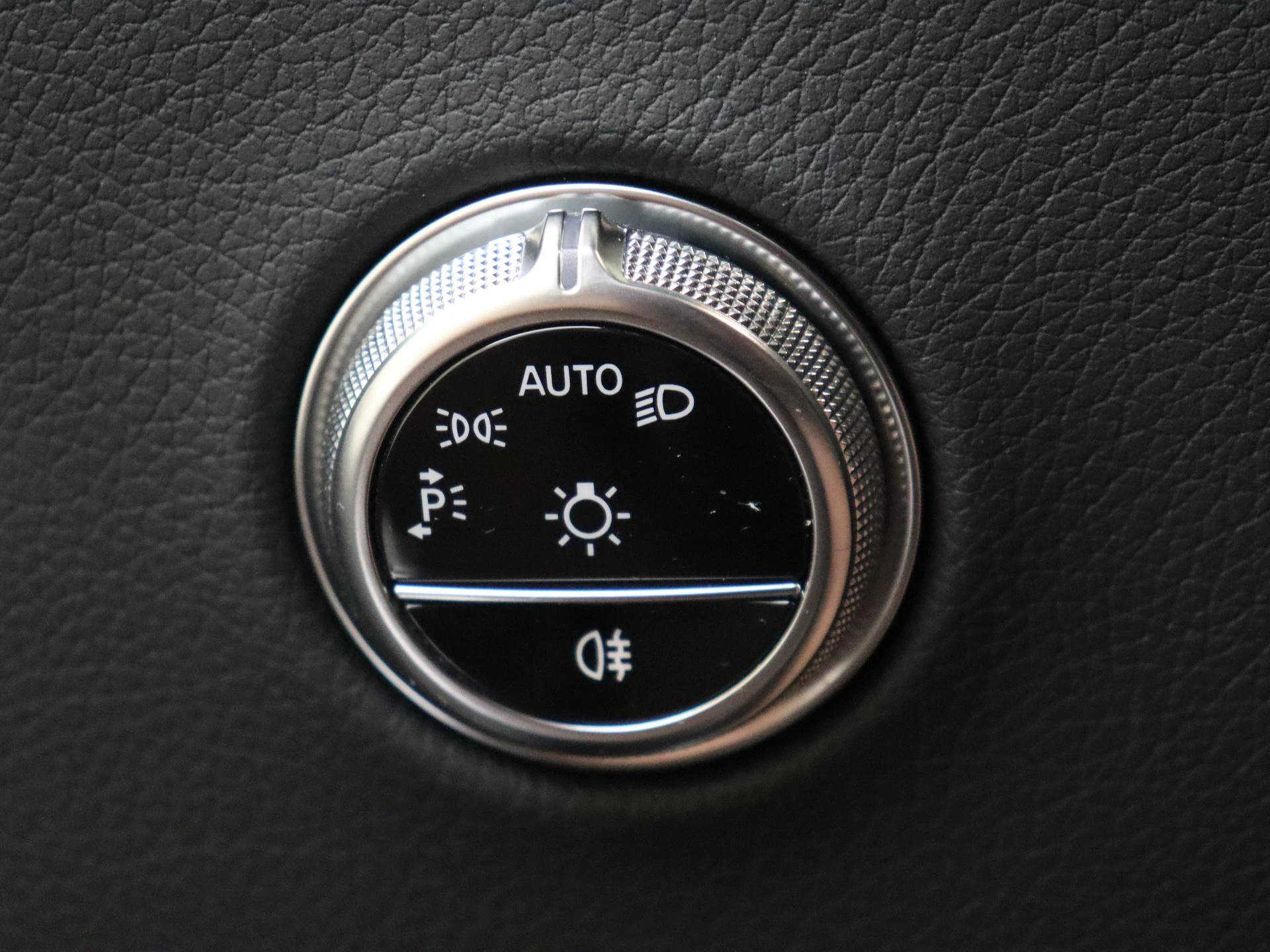 Mercedes-Benz-GLC-image-23