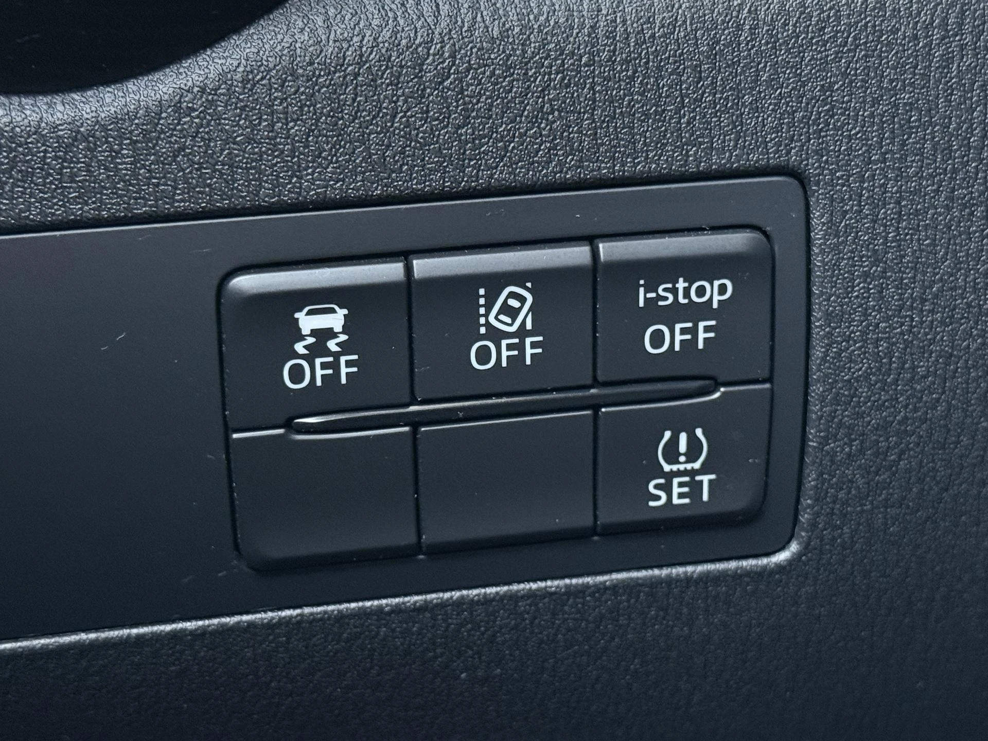 Mazda-2-image-23