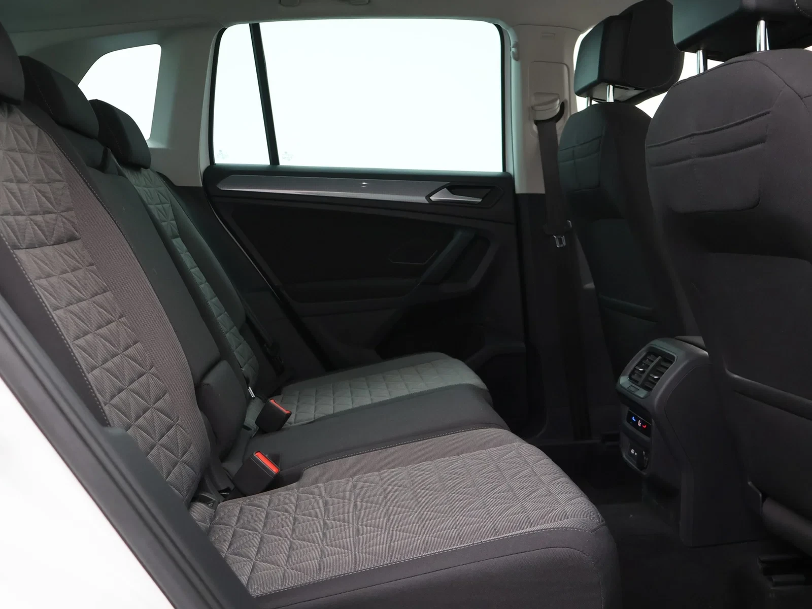 Volkswagen Tiguan eHybrid (PHEV) Tiguan Life 1.4TSI eHybrid 150PK *AUTOMAAT*CAMERA*PDC*VIRTUAL COCKPIT*NAVI*APP-CONNECT*...*