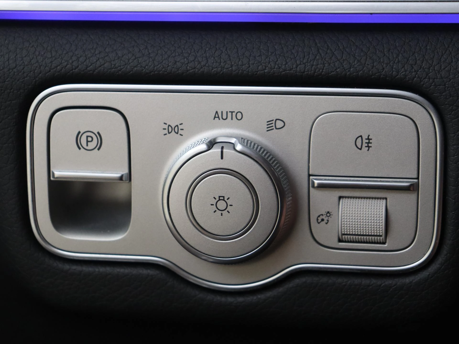 Mercedes-Benz-GLE-image-23