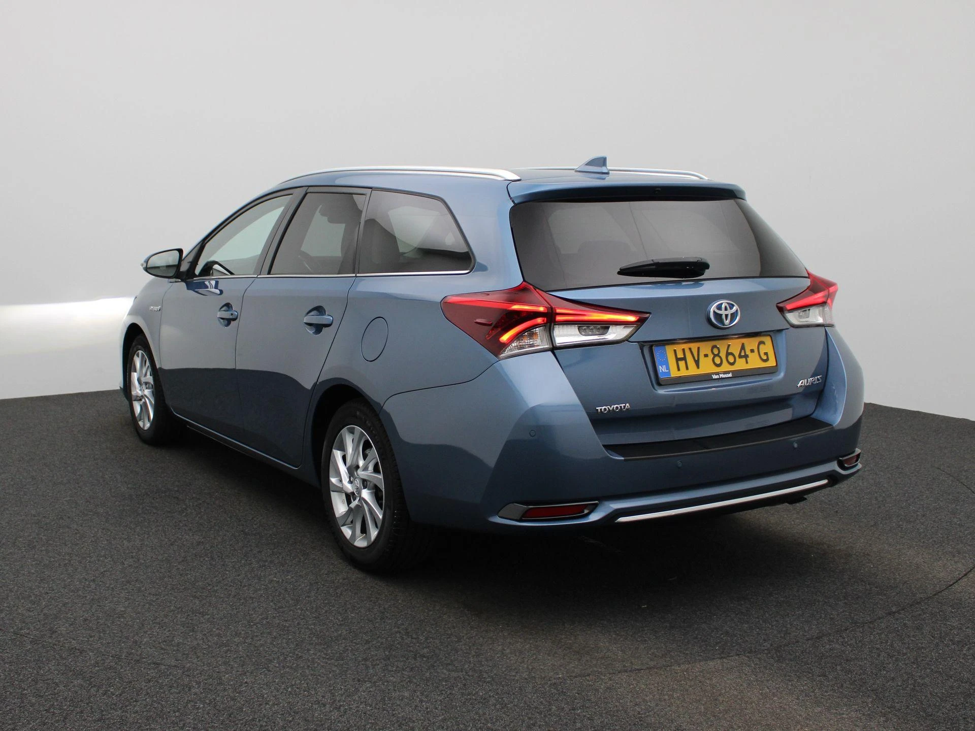 Toyota-Auris-image-1