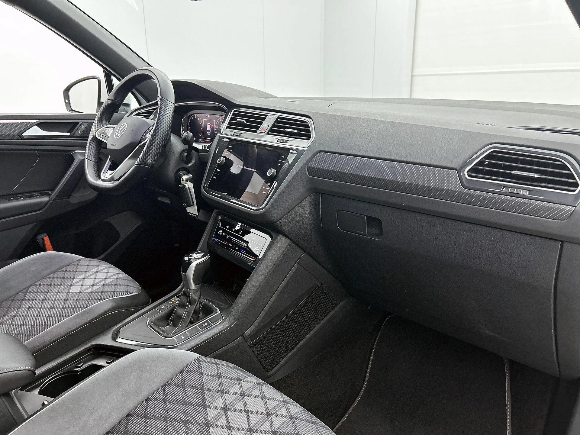 Volkswagen-Tiguan-image-18
