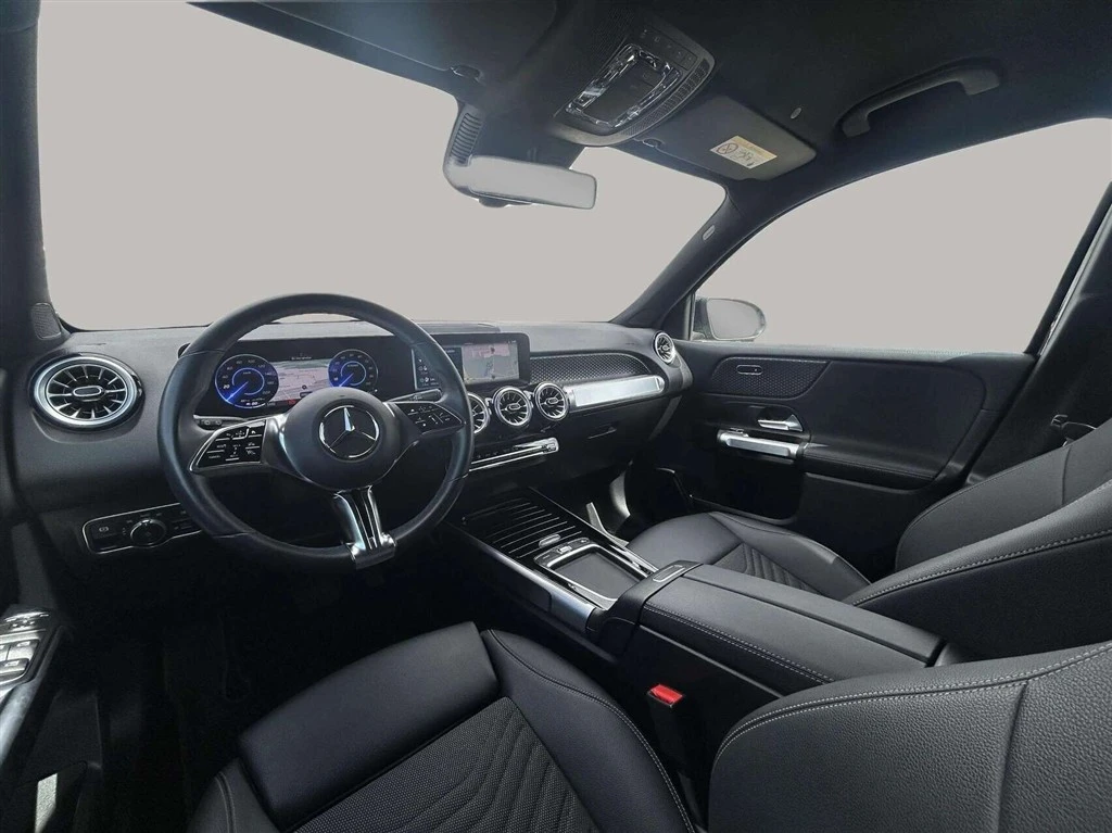 Mercedes-Benz-EQB-image-11