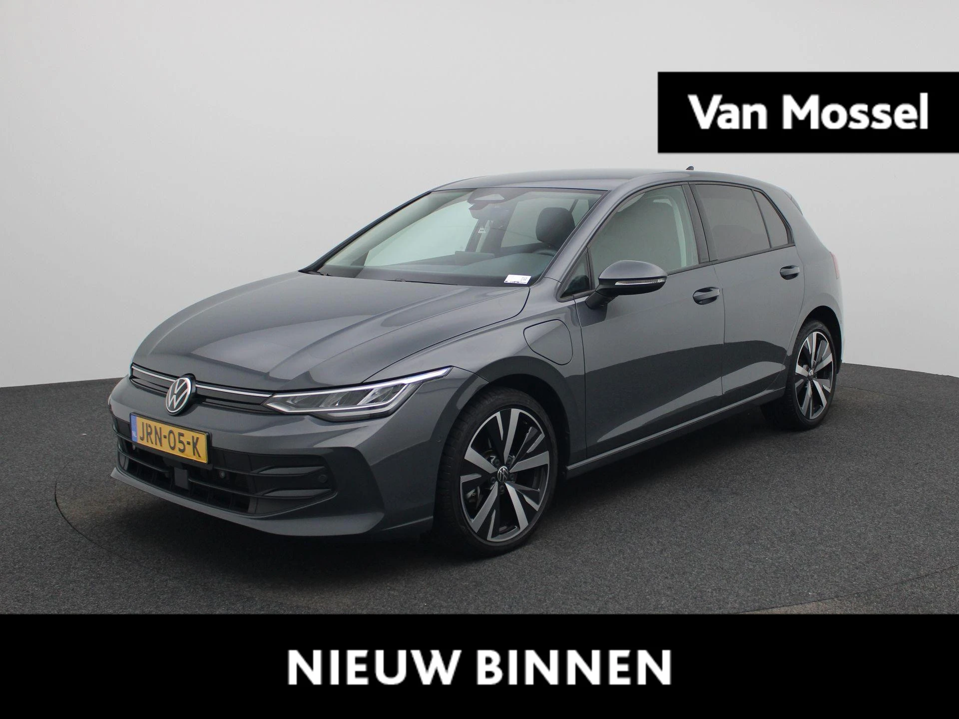 Volkswagen-Golf-image-0