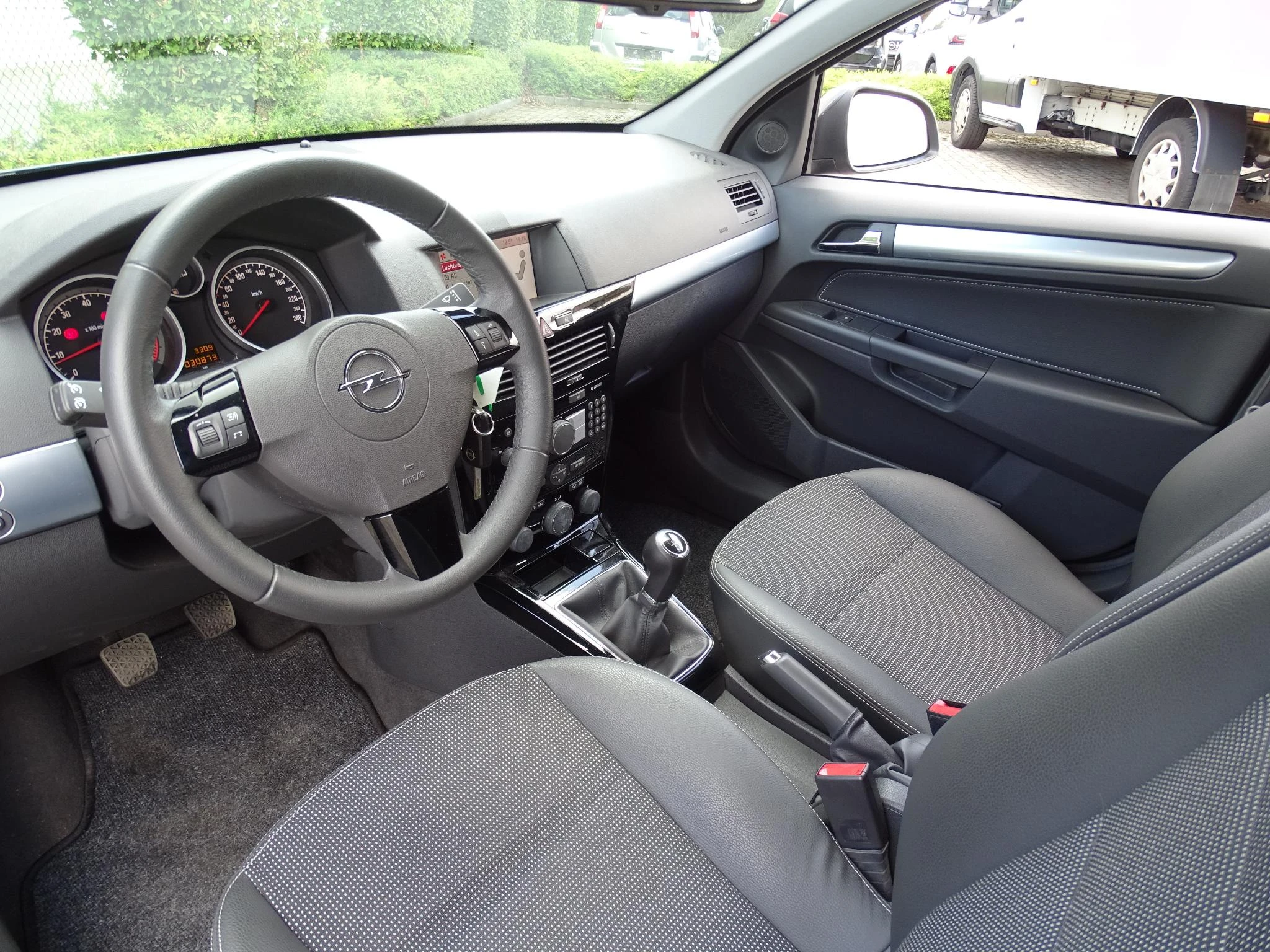 Opel-Astra-image-11
