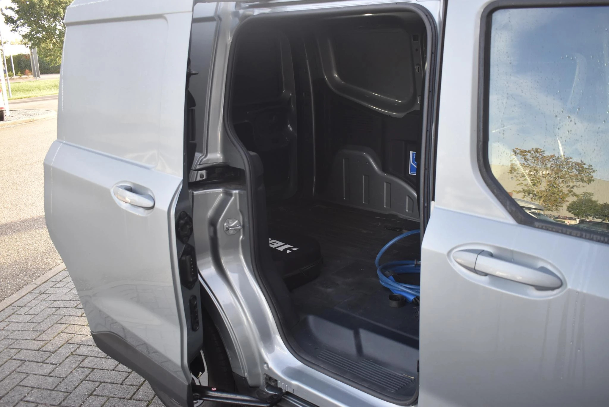 Ford-E-Transit Courier-image-11