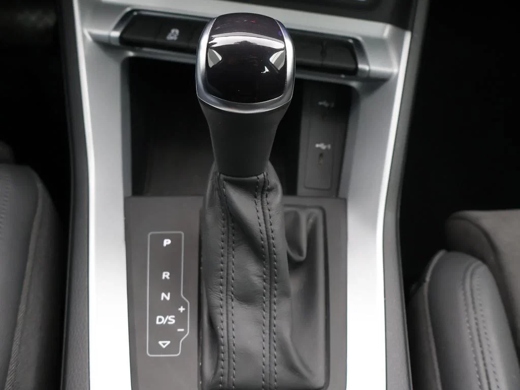 Audi Q3 Audi Q3 Business Edition 35TDI 150PK *AUTOMAAT*CAMERA*SPORTZETELS*ALCANTARA*PDC*NAVI*DIGITAL DASHBOARD*...