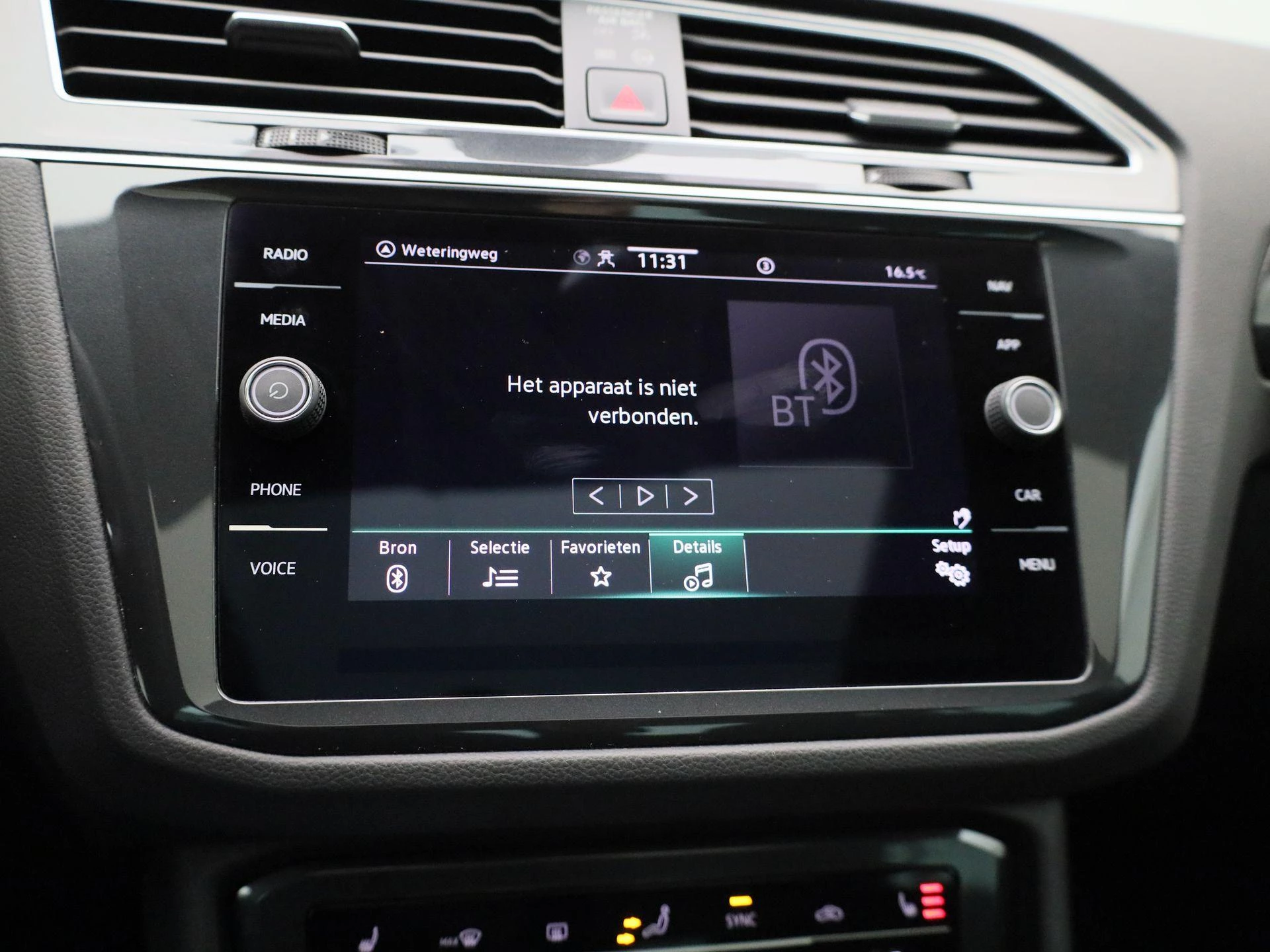 Volkswagen-Tiguan-image-18