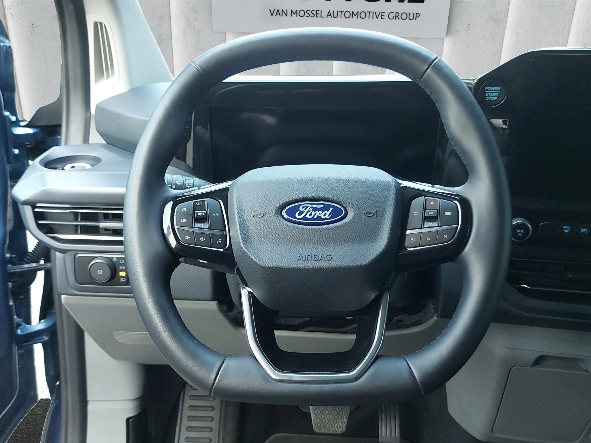 Ford-Tourneo Custom-image-12