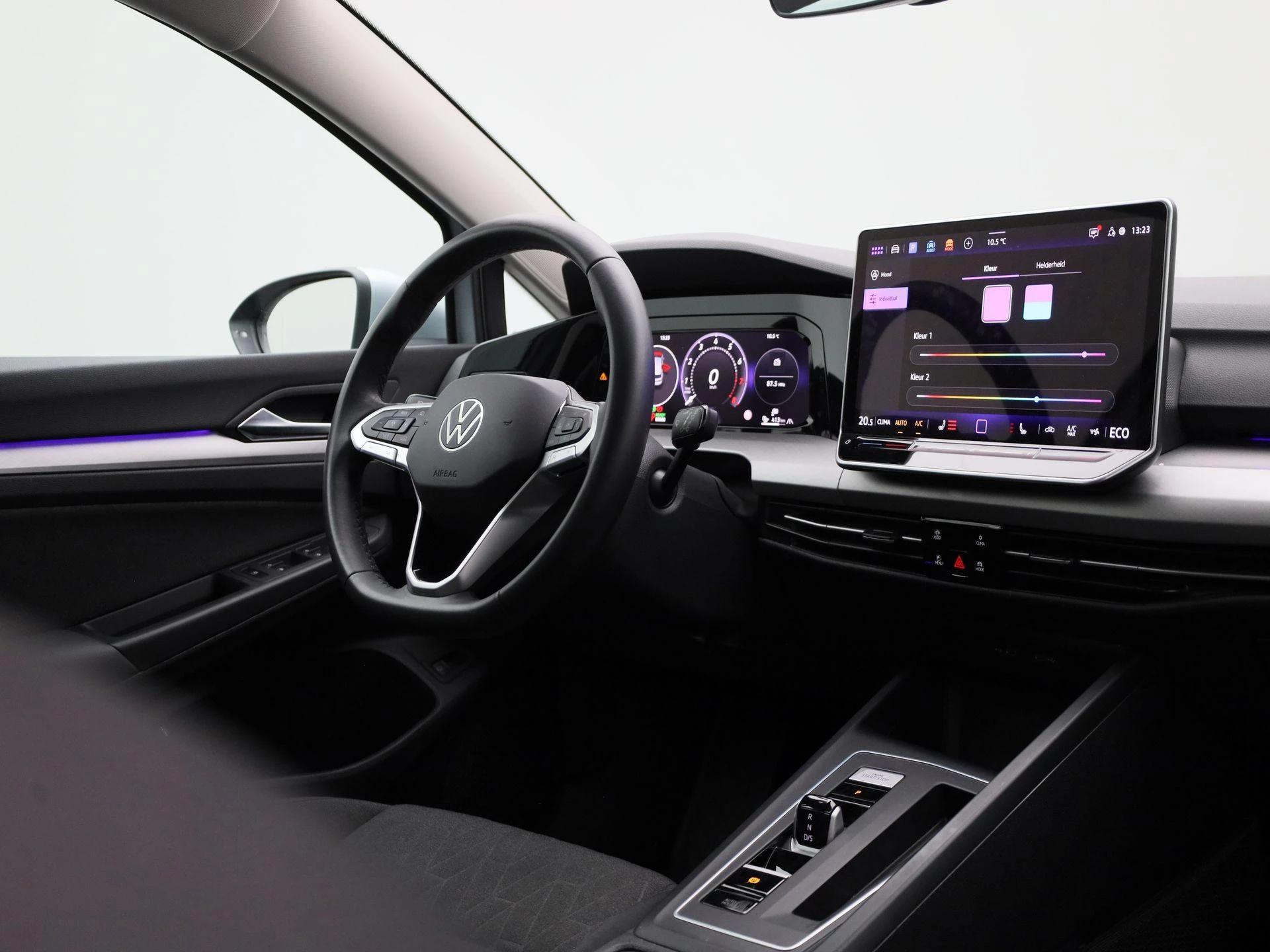 Volkswagen-Golf-image-33