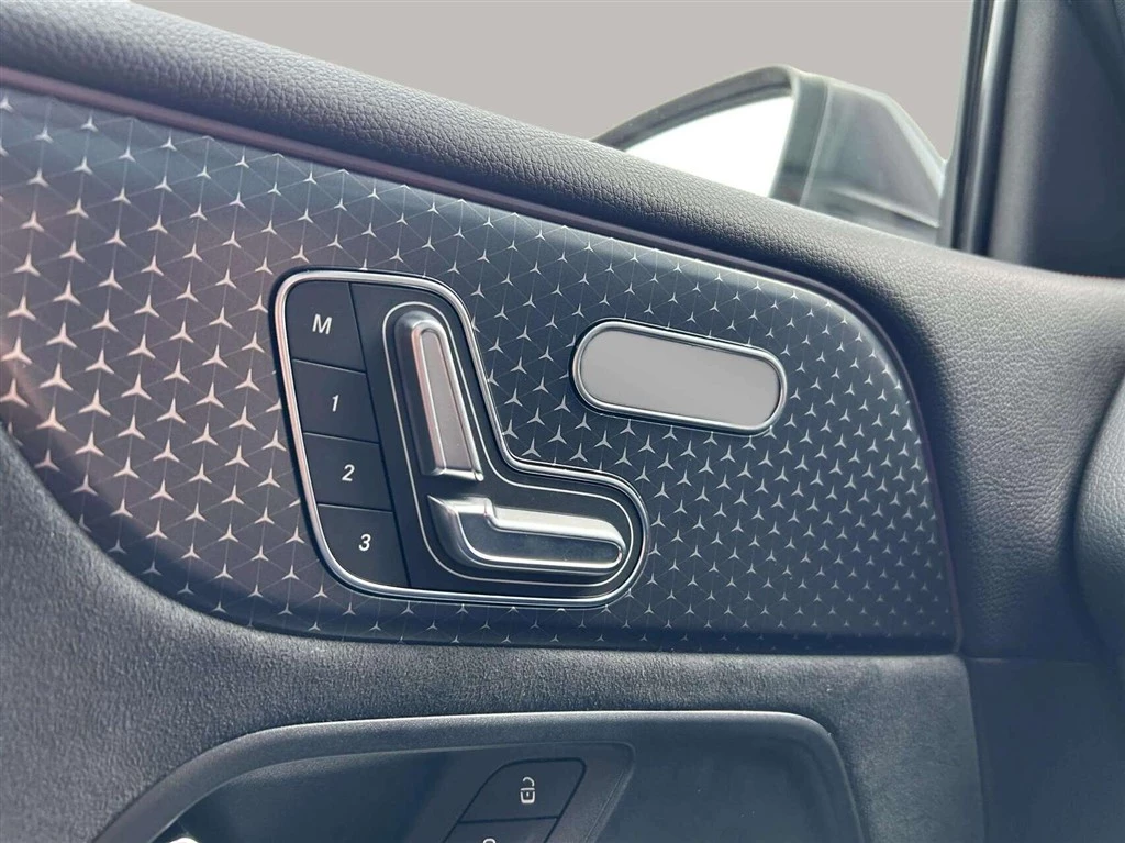 Mercedes-Benz-EQB-image-10