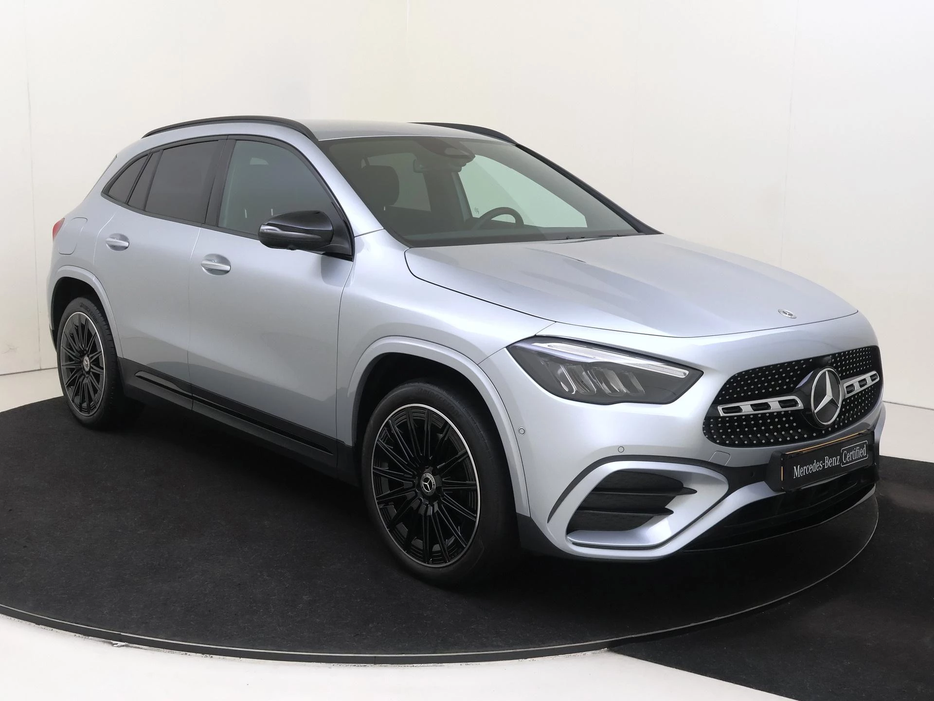 Mercedes-Benz-GLA-image-1