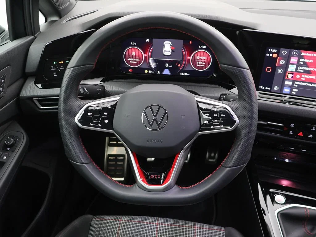 Volkswagen-Golf-image-18