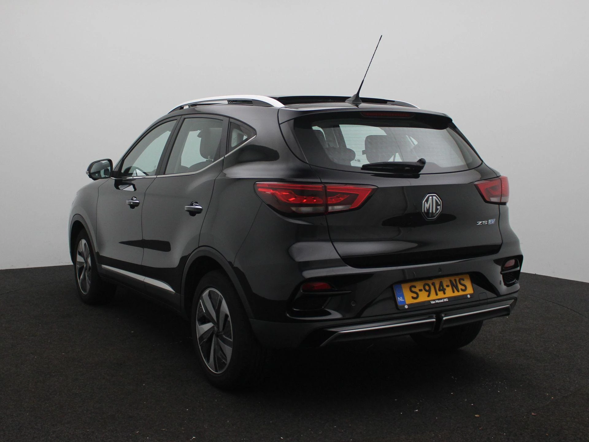 MG-ZS EV-image-2