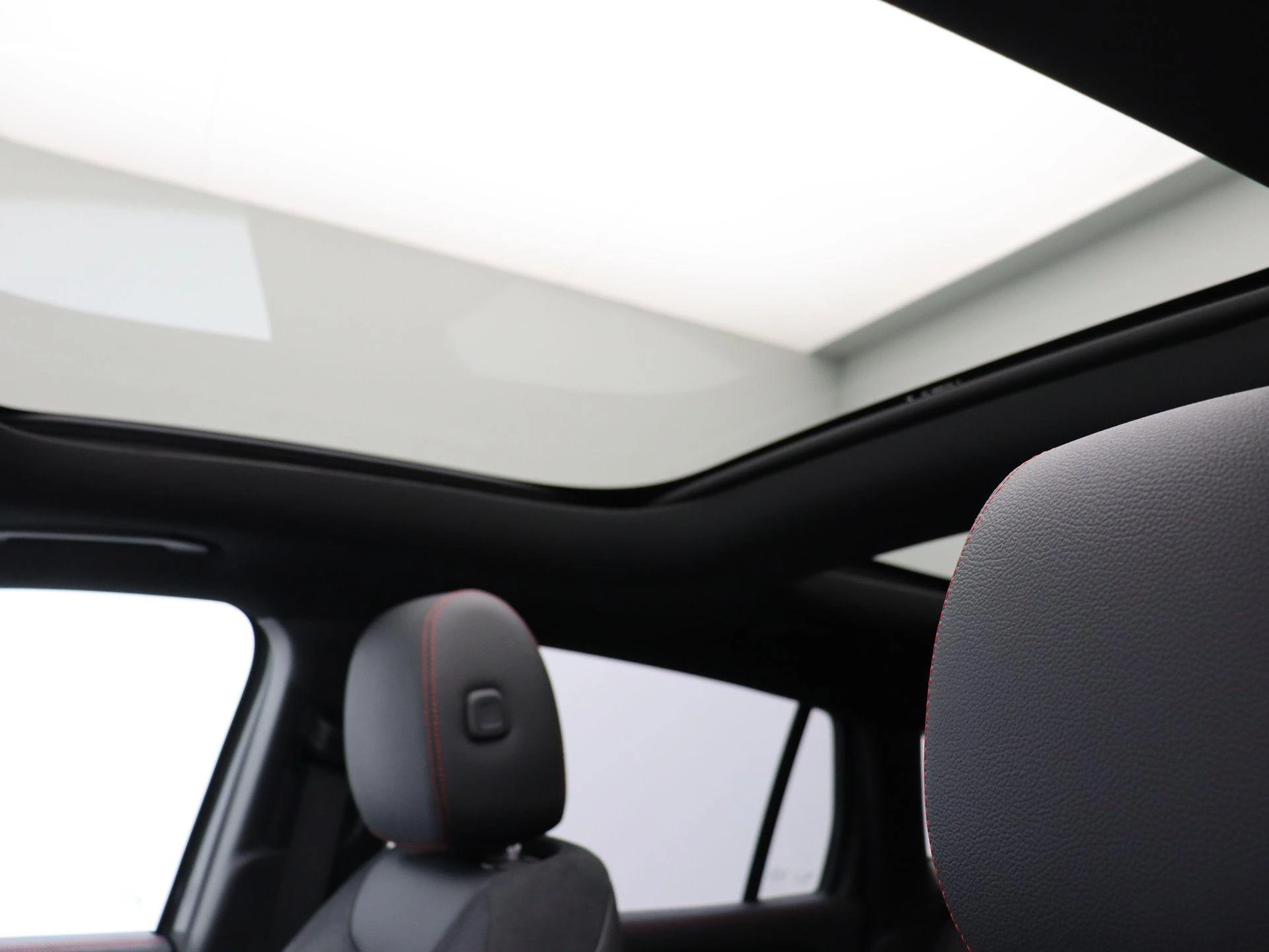 Mercedes-Benz EQA 250+ Star Edition + AMG + PANO DAK + BURMESTER + TREKHAAK + HEAD UP