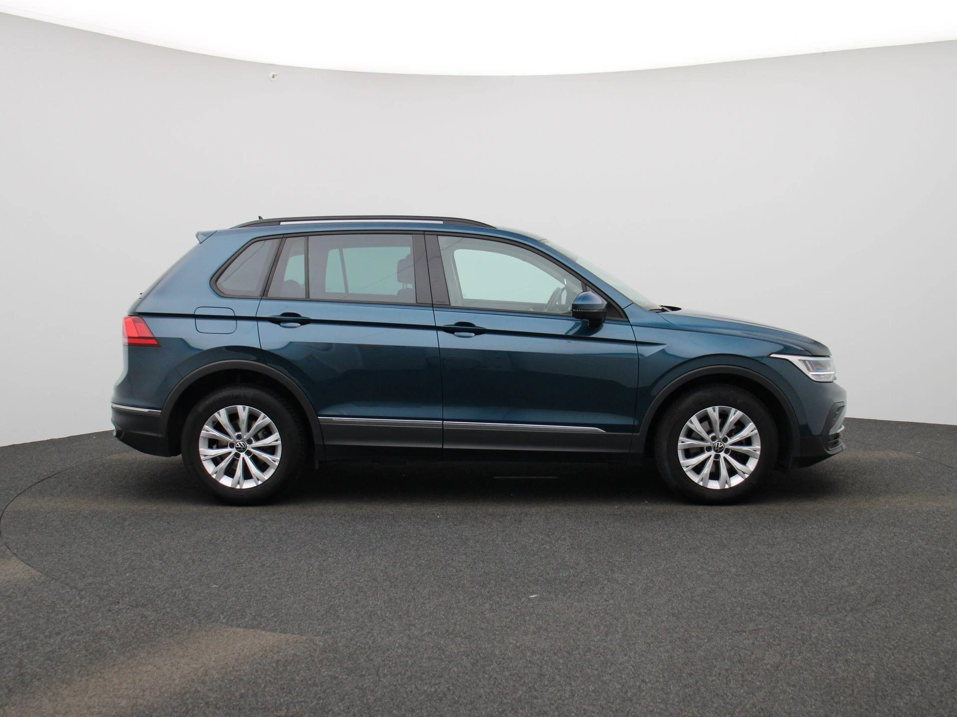 Volkswagen-Tiguan-image-6
