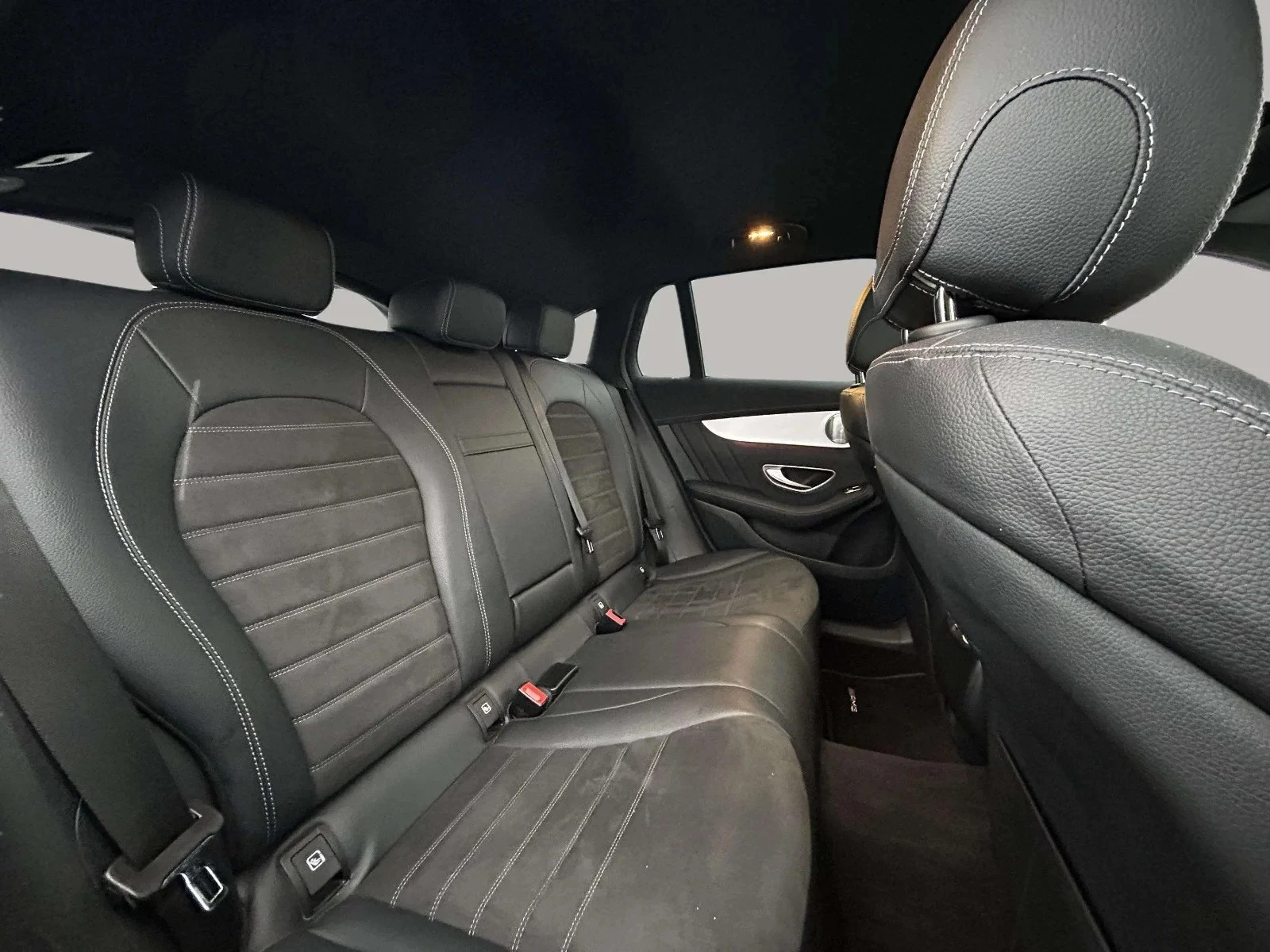 Mercedes-Benz-EQC-image-16