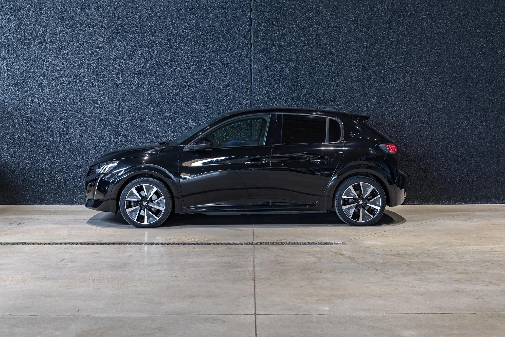Peugeot-e-208-image-3