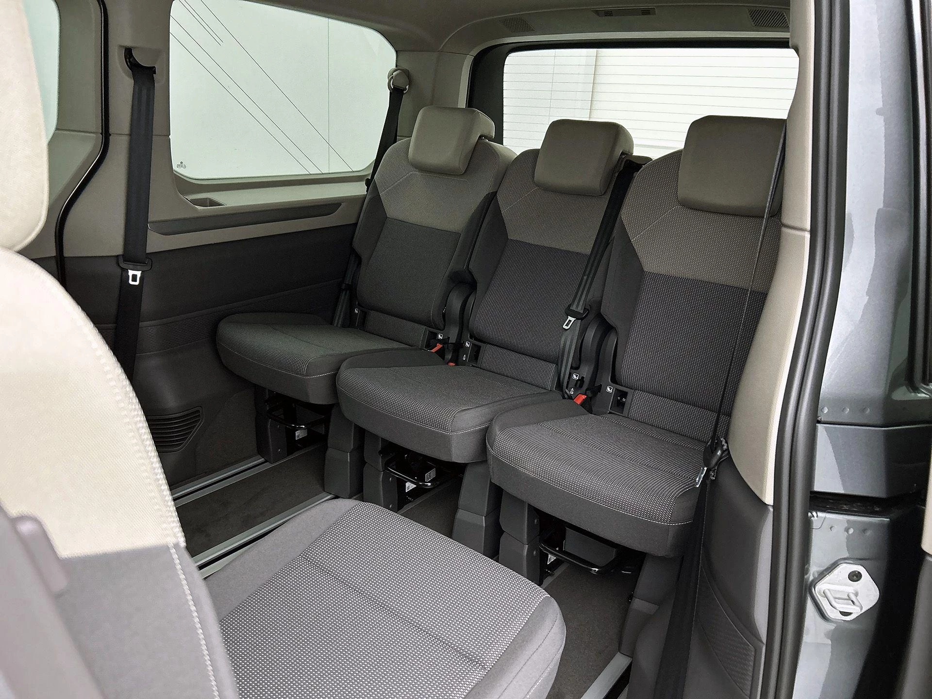 Volkswagen-Multivan-image-27