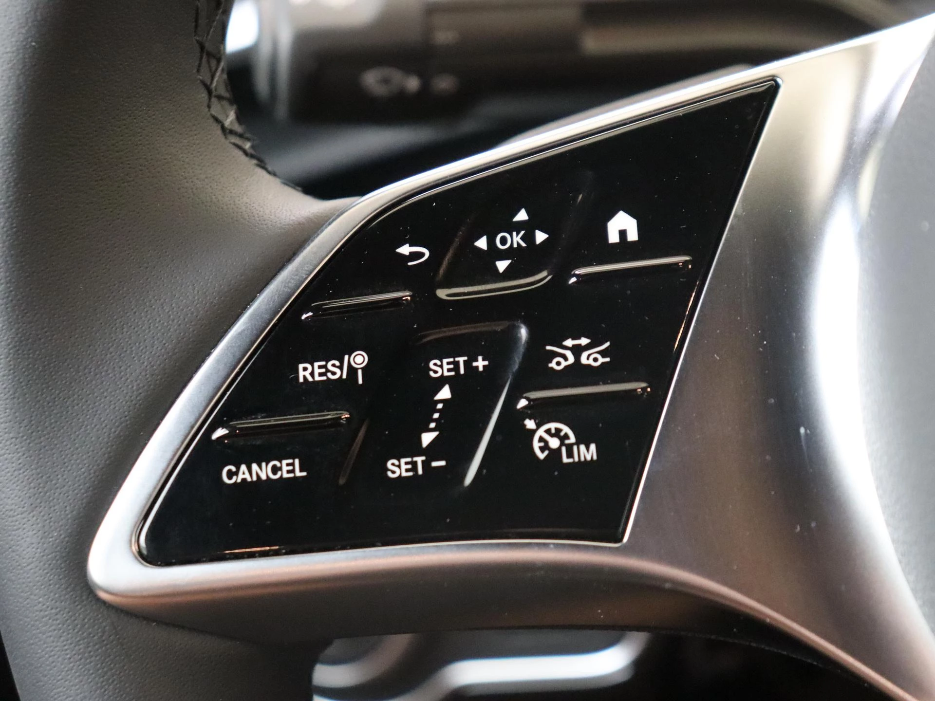 Mercedes-Benz-A-Klasse-image-12