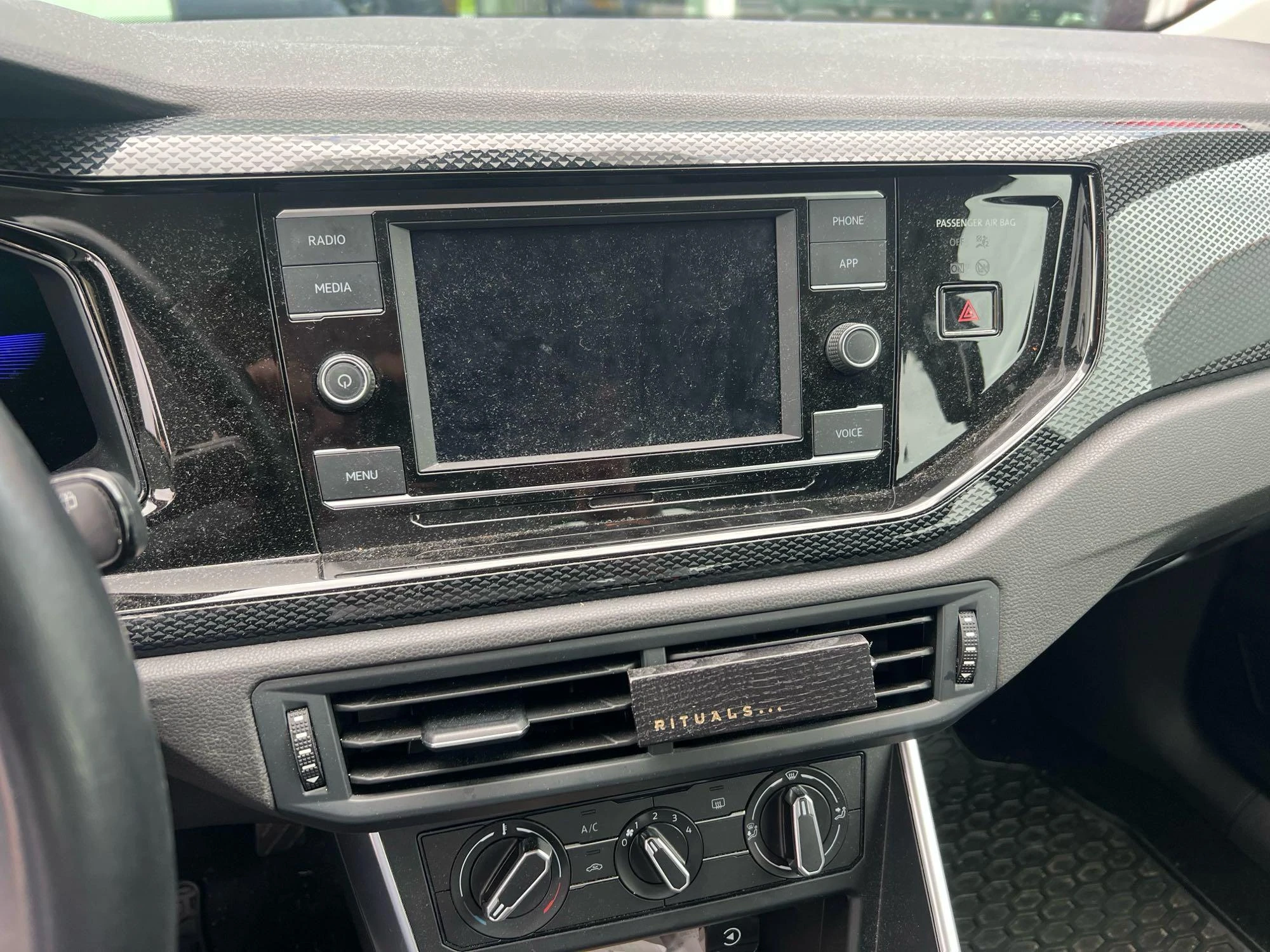 Volkswagen-Polo-image-8
