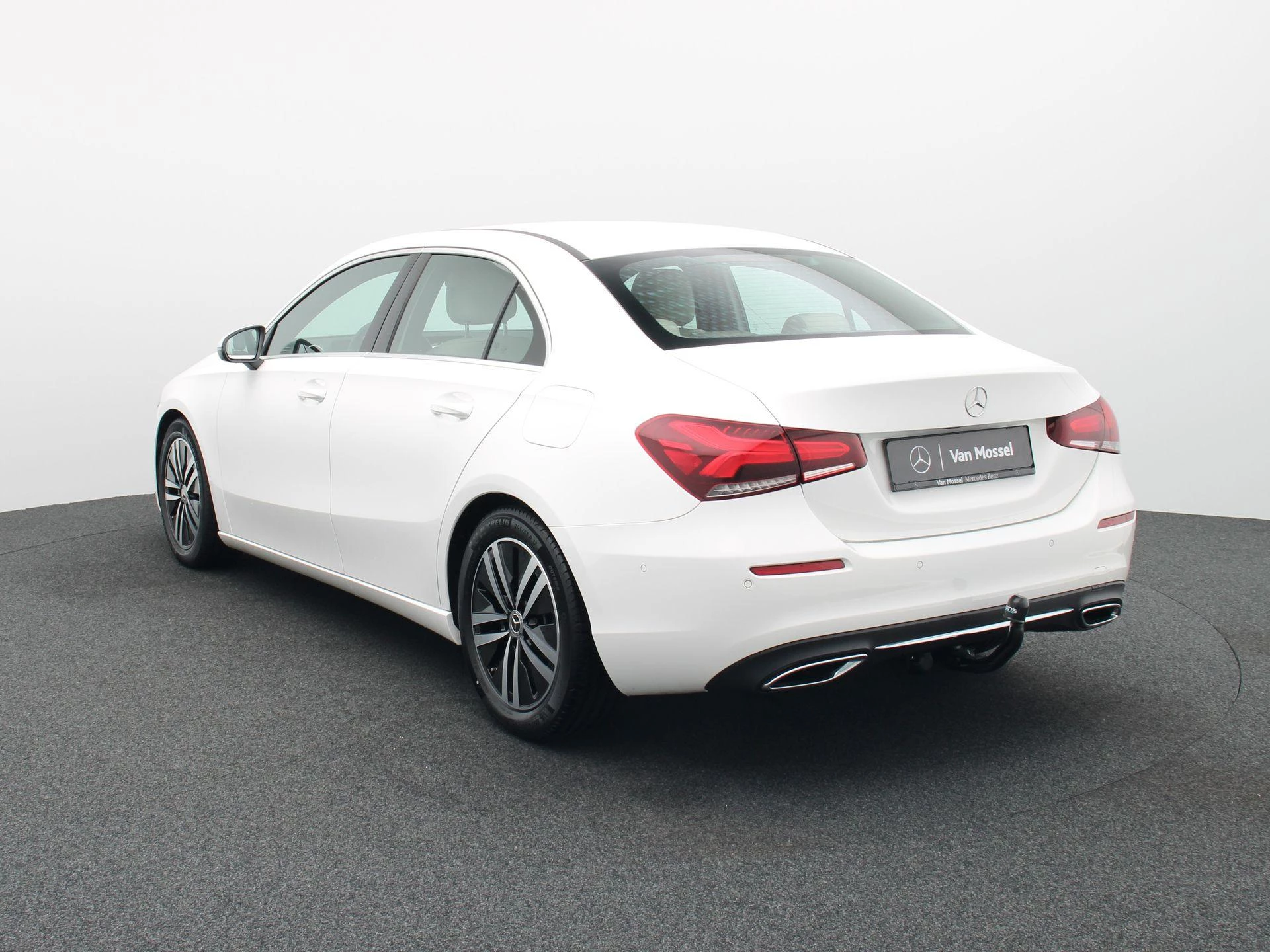 Mercedes-Benz Classe A 180 Luxury Line Limousine + LEDER + TREKHAAK + CAMERA +