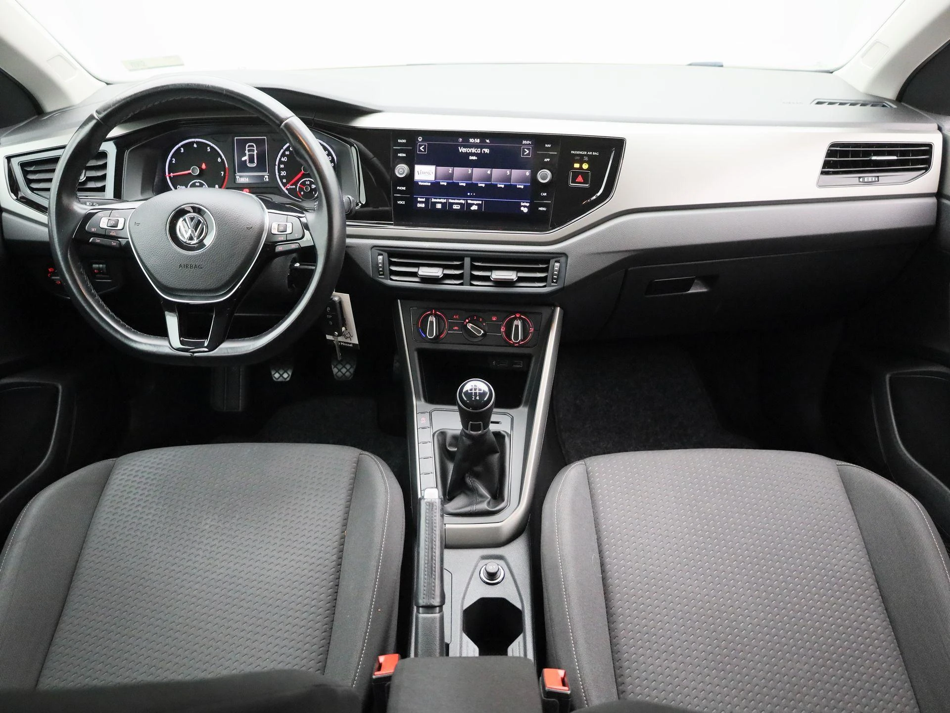 Volkswagen-Polo-image-8