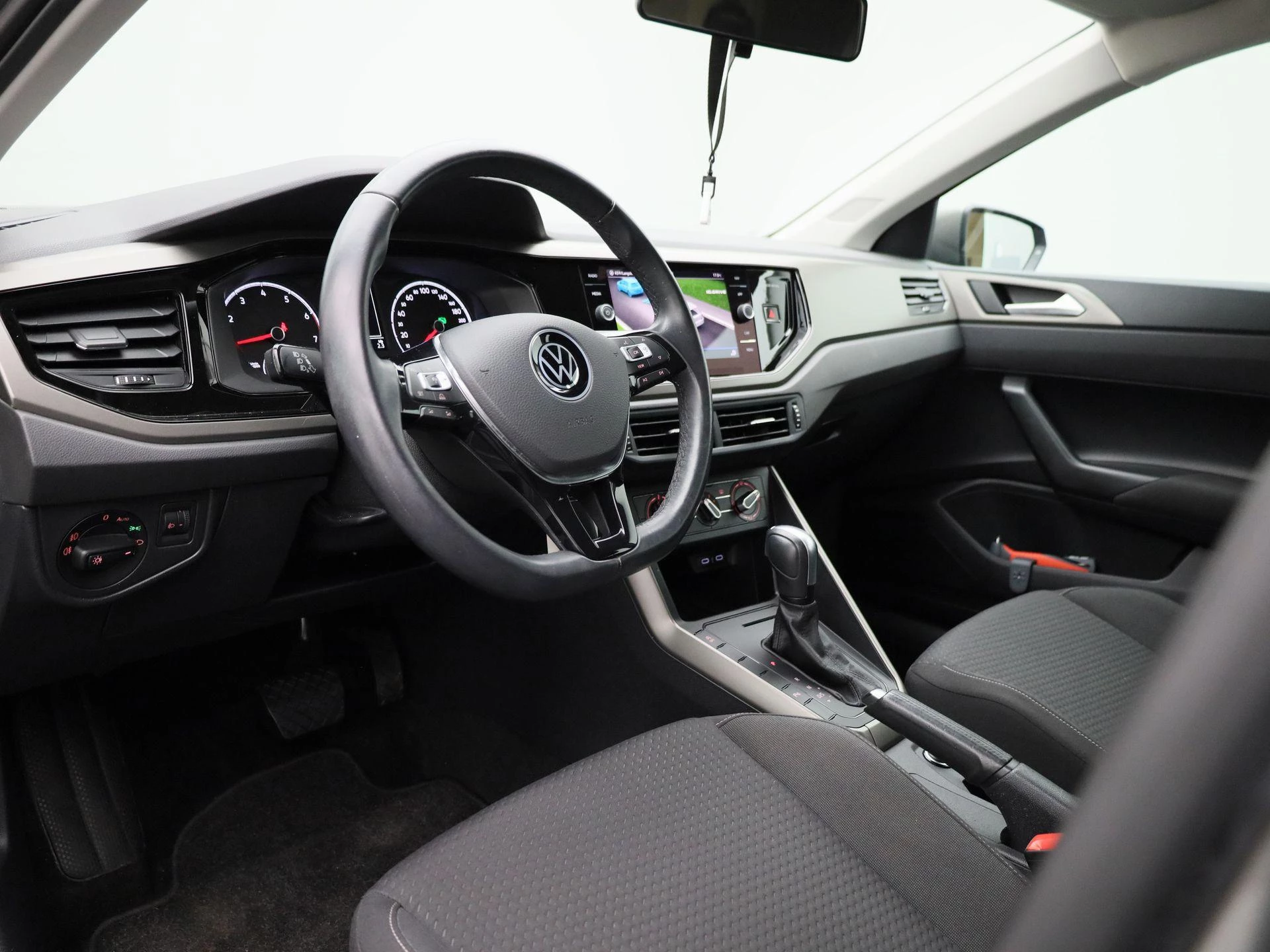 Volkswagen-Polo-image-29