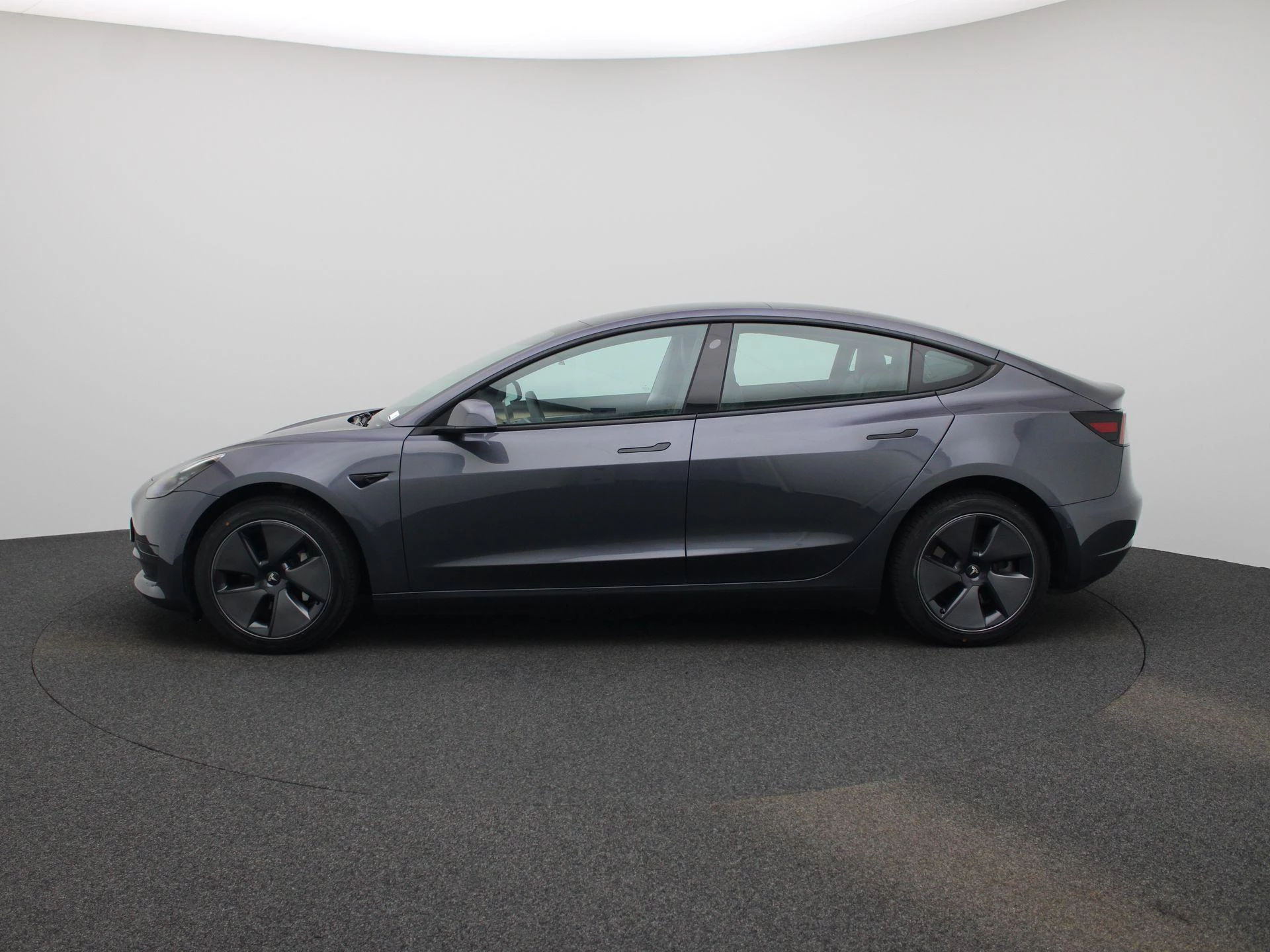 Tesla-Model 3-image-3