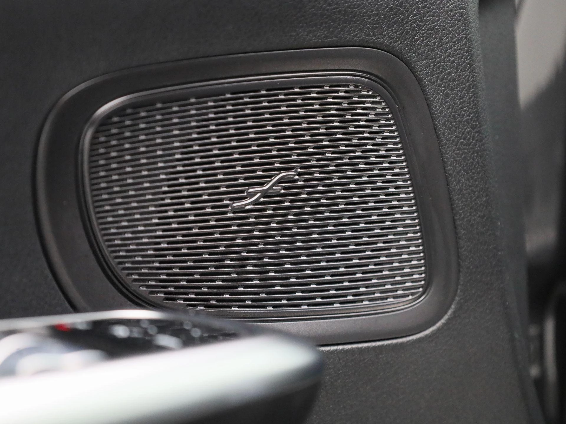 Mercedes-Benz-C-Klasse-image-31