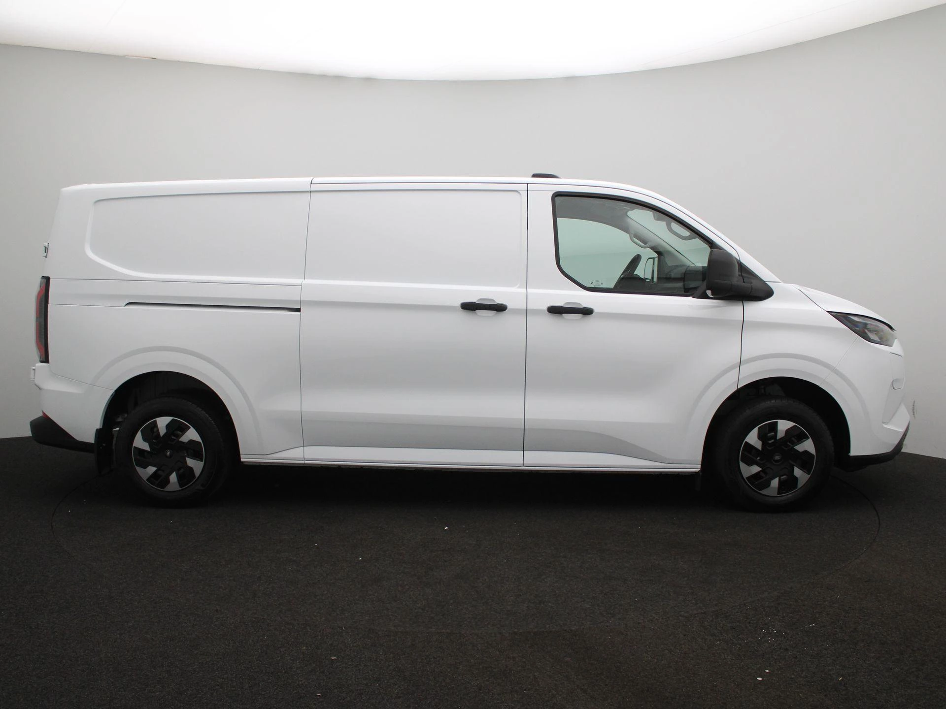 Ford-E-Transit Custom-image-5