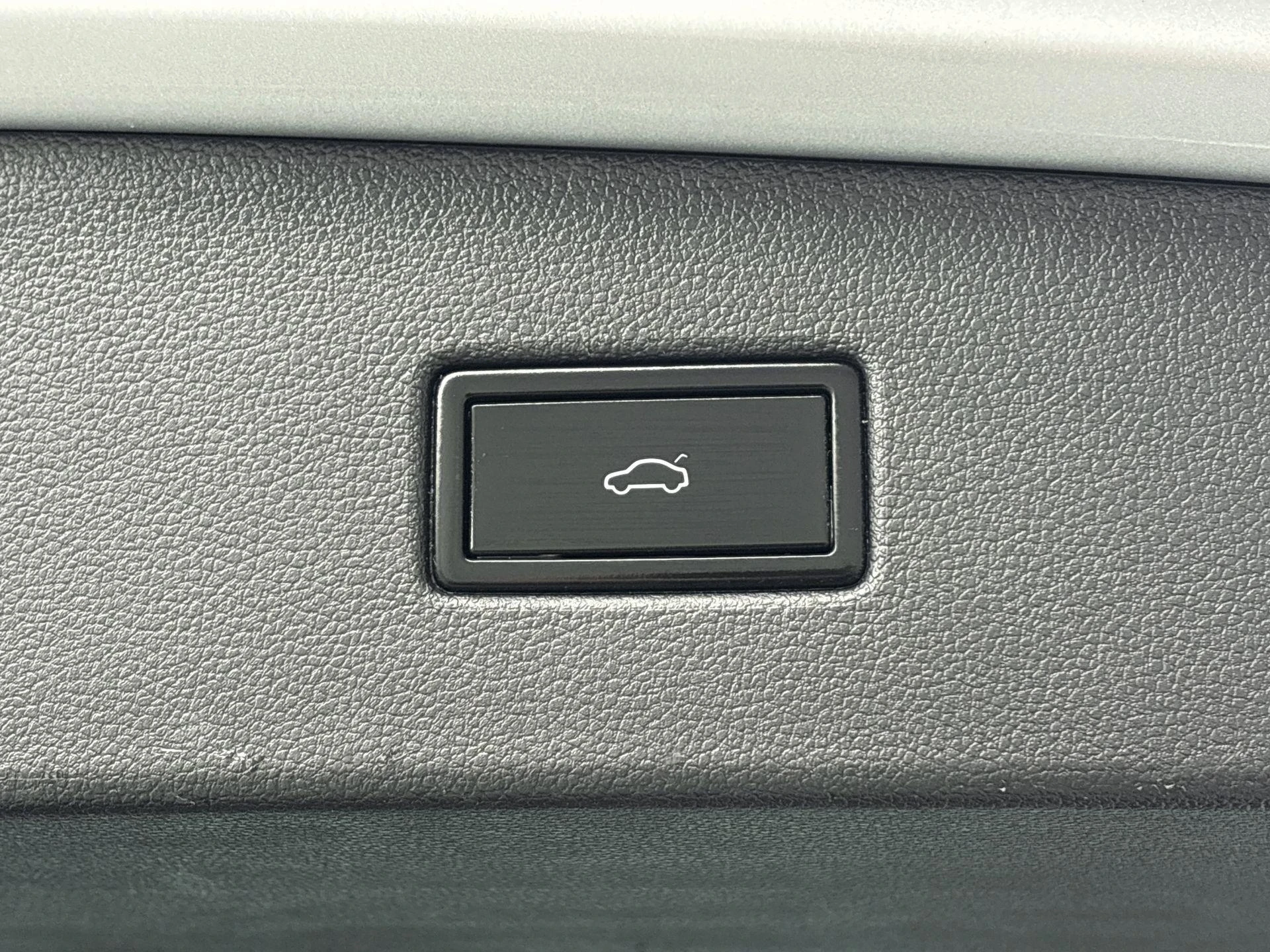 Volkswagen-Tiguan-image-18